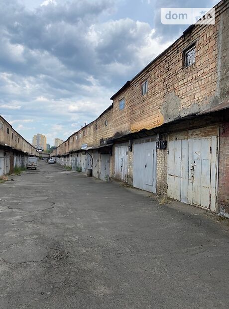 Место в гаражном кооперативе под легковое авто в Киеве, площадь 19 кв.м. фото 1 Место в гаражном кооперативе под легковое авто в Киеве, площадь 19 кв.м. фото 1