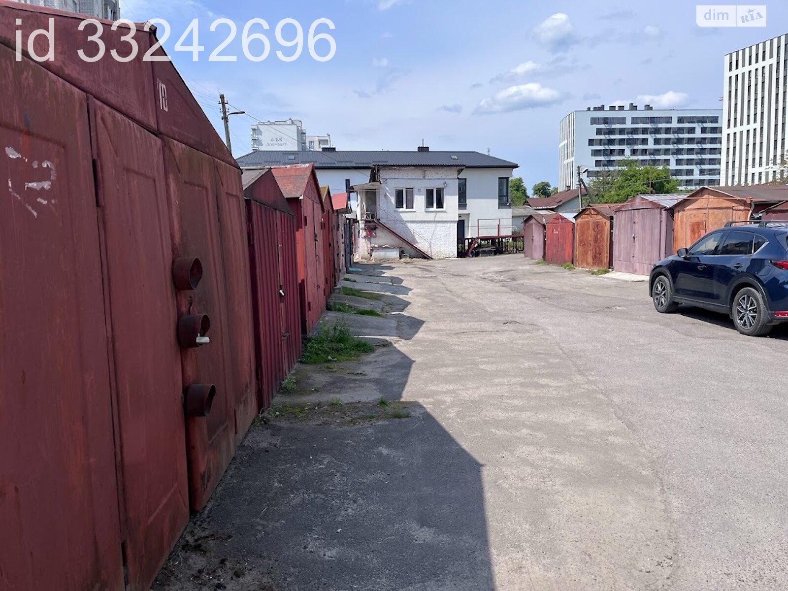 Місце в гаражному кооперативі під легкове авто в Львові, площа 18 кв.м. фото 1 Місце в гаражному кооперативі під легкове авто в Львові, площа 18 кв.м. фото 1