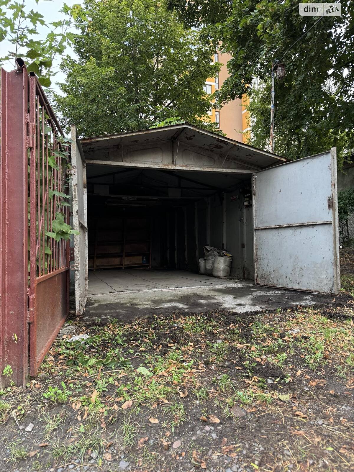 Місце в гаражному кооперативі під легкове авто в Львові, площа 21 кв.м. фото 1 Місце в гаражному кооперативі під легкове авто в Львові, площа 21 кв.м. фото 1