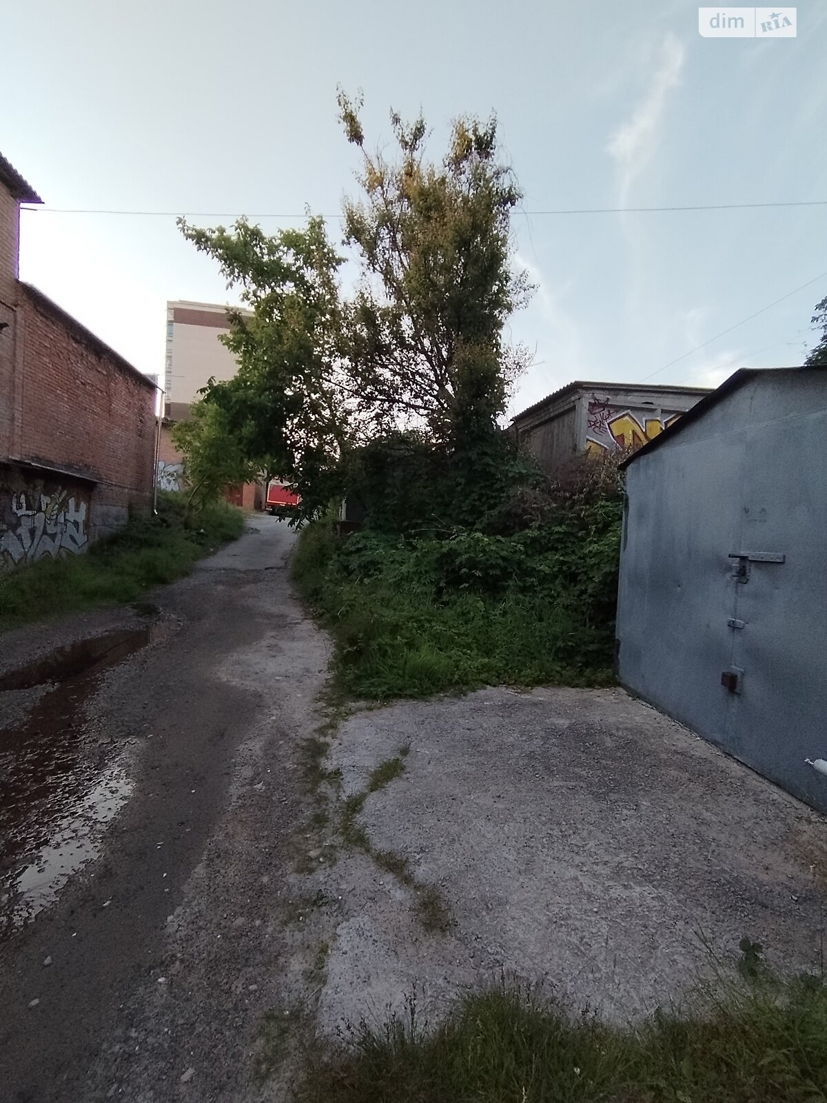 Место в гаражном кооперативе под легковое авто в Виннице, площадь 20 кв.м. фото 1 Место в гаражном кооперативе под легковое авто в Виннице, площадь 20 кв.м. фото 1