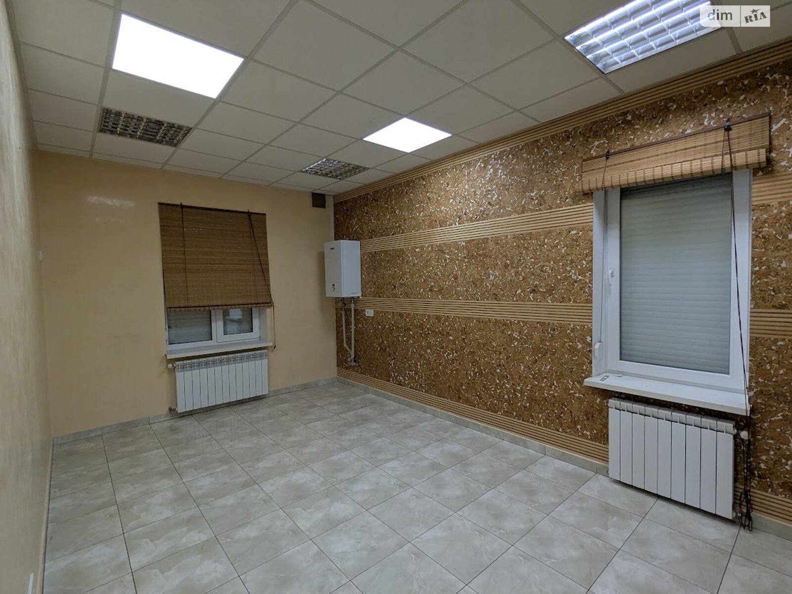 Оренда офісного приміщення в Черкасах, Святотроїцька вулиця 71, приміщень - 11, поверх - 1 фото 1 Оренда офісного приміщення в Черкасах, Святотроїцька вулиця 71, приміщень - 11, поверх - 1 фото 1