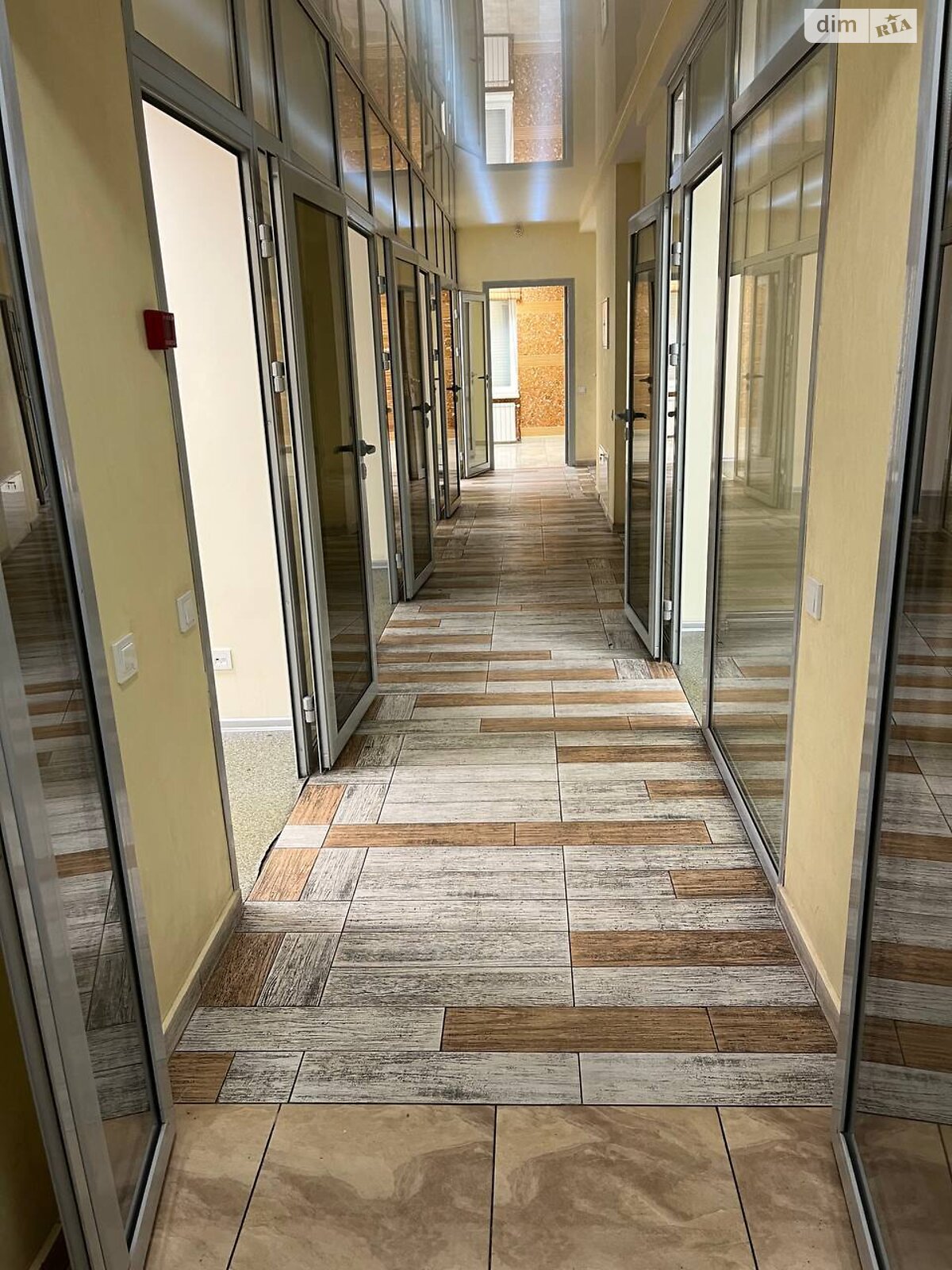 Оренда офісного приміщення в Черкасах, Святотроїцька вулиця 71, приміщень - 12, поверх - 1 фото 1