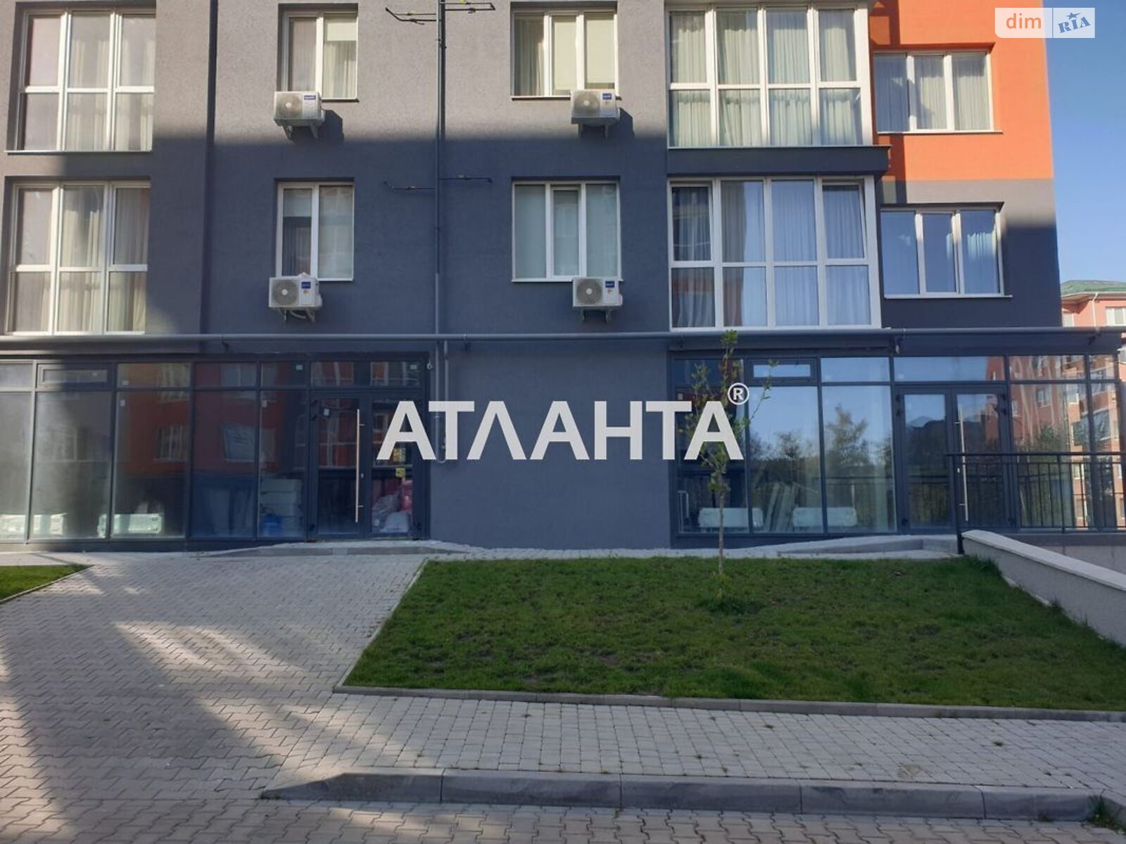 Аренда офисного помещения в Черновцах, Героев Майдана улица, помещений - 7, этаж - 1 фото 1