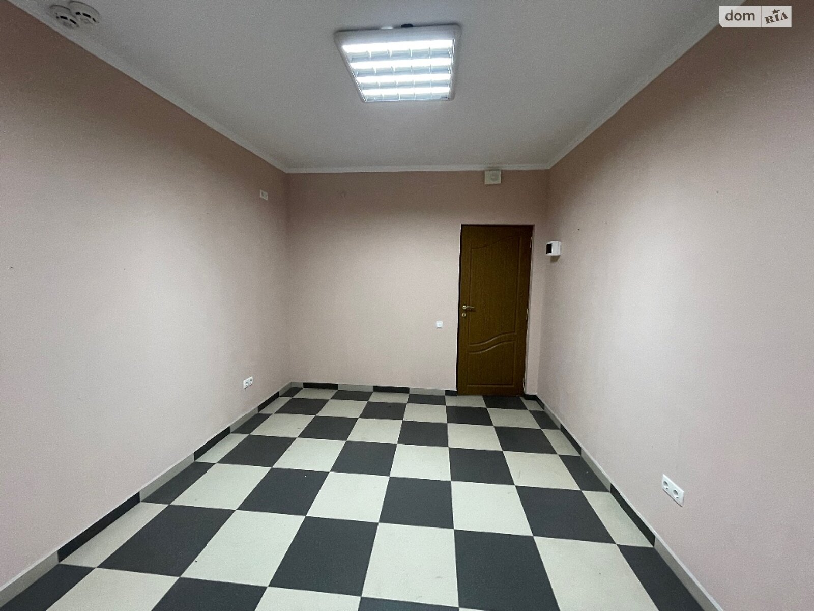 Аренда офисного помещения в Черновцах, Ровенская улица 5А, помещений - 1, этаж - 3 фото 1