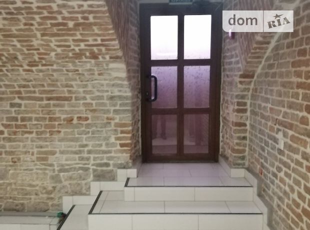 Аренда офисного помещения в Черновцах, Горького Максима улица, помещений - 7 фото 1 Аренда офисного помещения в Черновцах, Горького Максима улица, помещений - 7 фото 1