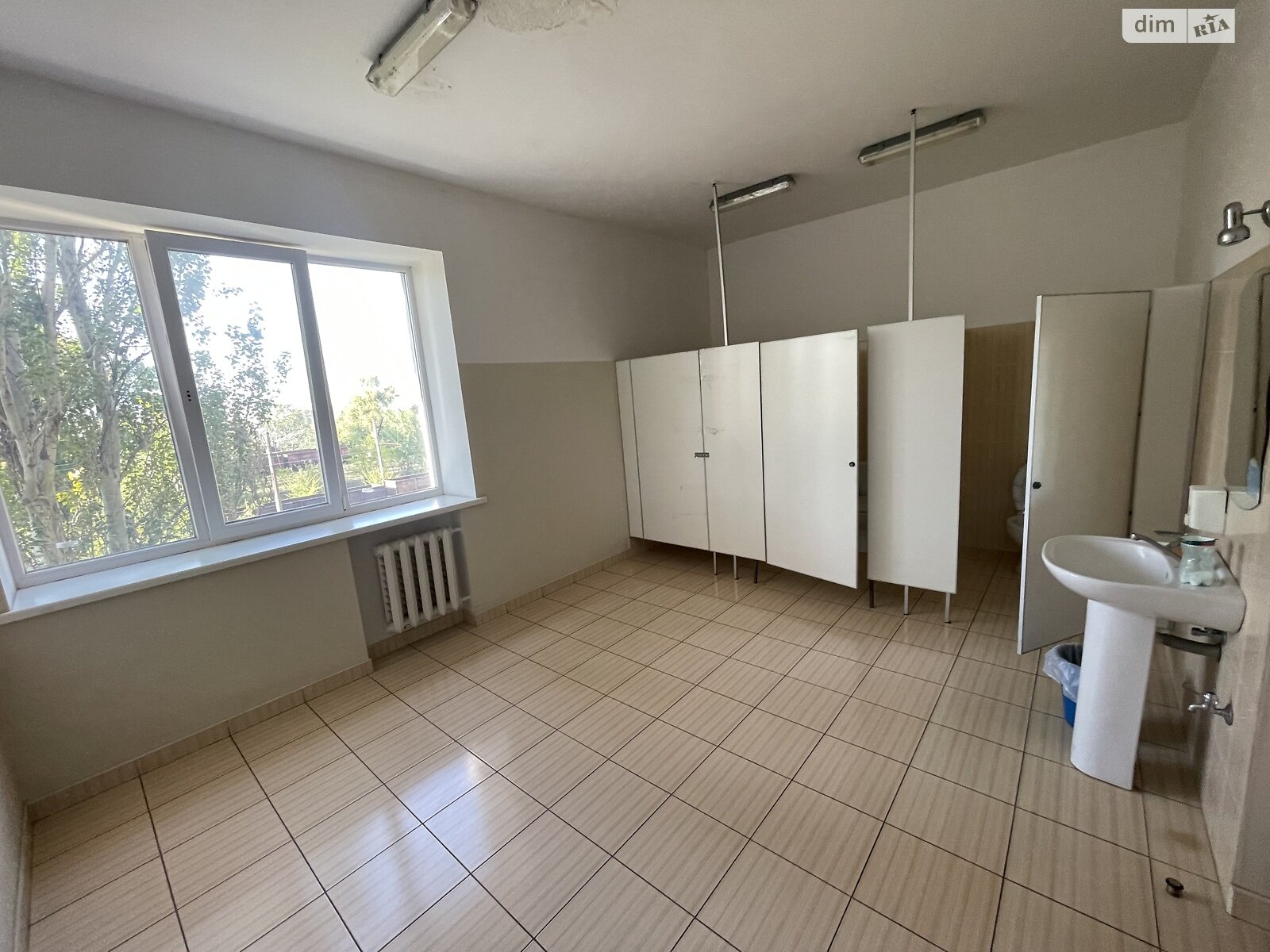 Аренда офисного помещения в Днепре, Амур-Гавань улица 11, помещений - 20, этаж - 3 фото 1 Аренда офисного помещения в Днепре, Амур-Гавань улица 11, помещений - 20, этаж - 3 фото 1