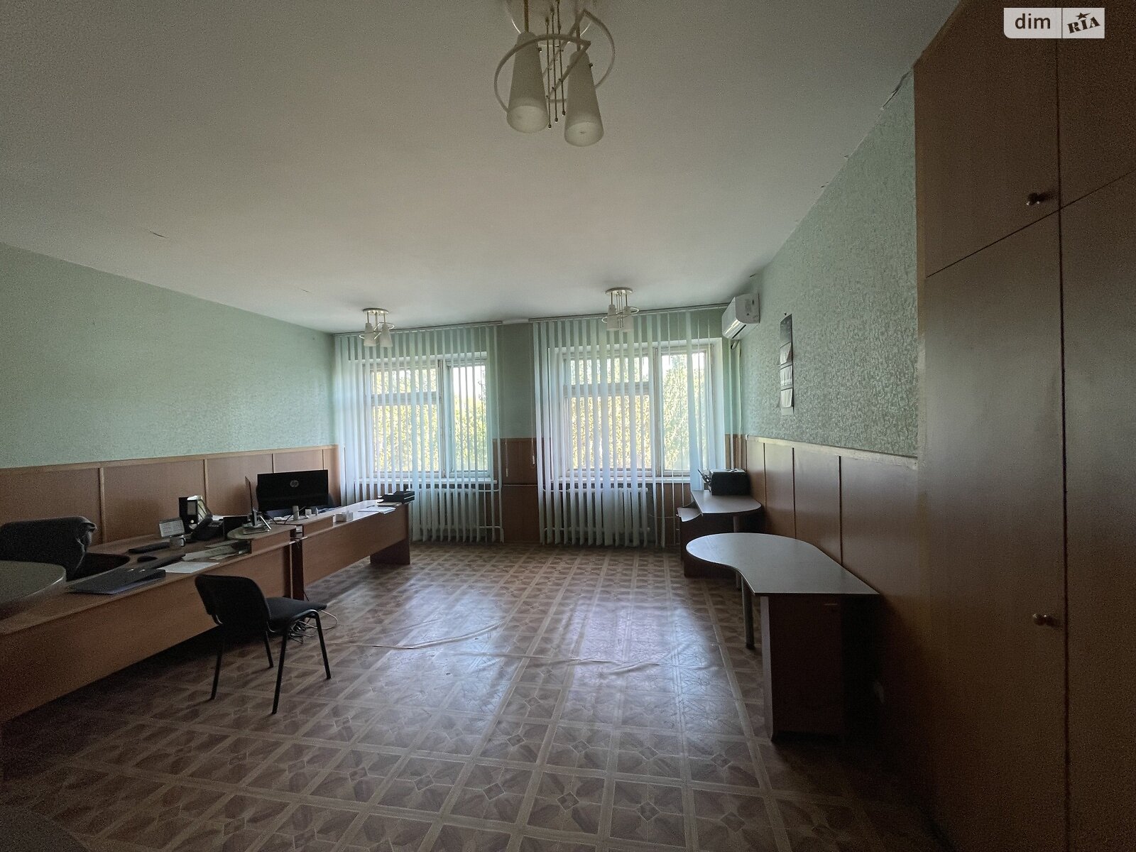 Аренда офисного помещения в Днепре, Амур-Гавань улица 11, помещений - 20, этаж - 3 фото 1 Аренда офисного помещения в Днепре, Амур-Гавань улица 11, помещений - 20, этаж - 3 фото 1