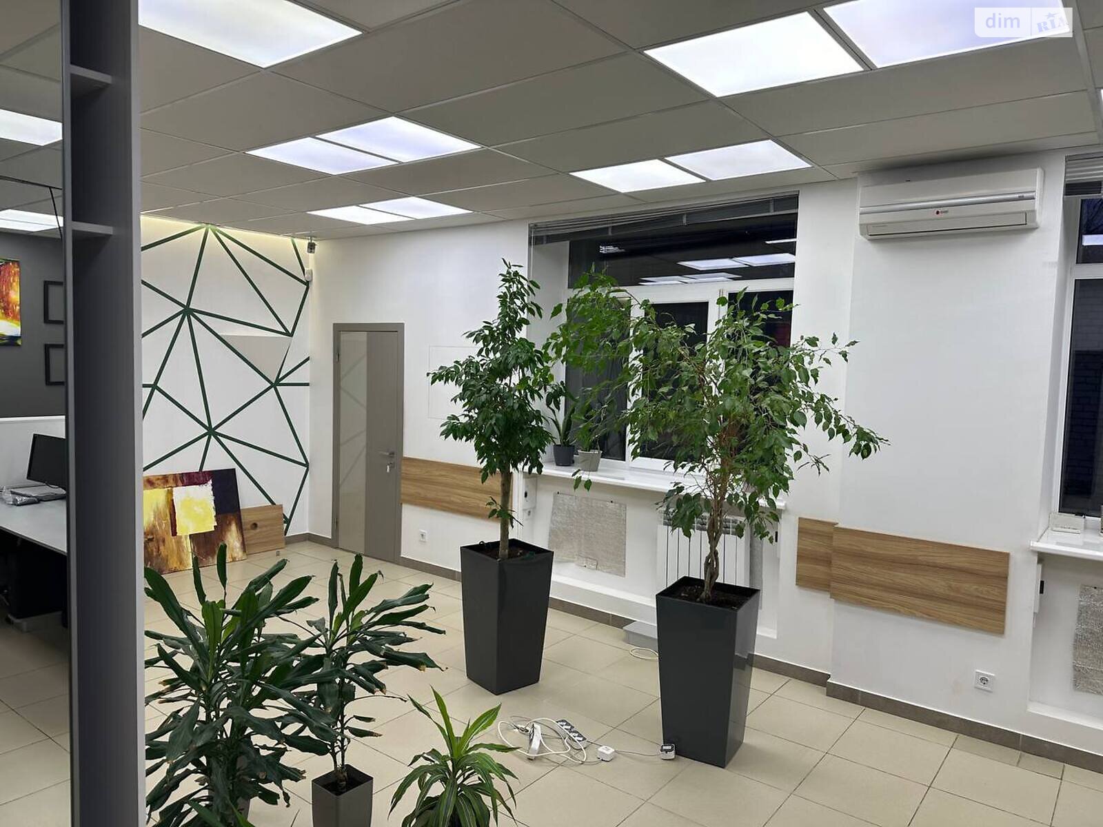 Аренда офисного помещения в Харькове, Славянская улица 8, помещений -, этаж - 1 фото 1