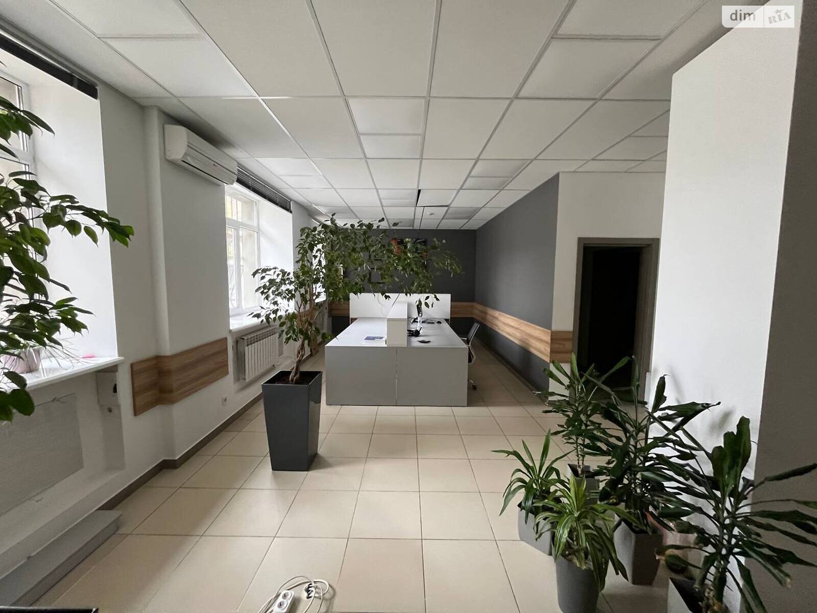 Аренда офисного помещения в Харькове, Славянская улица 8, помещений -, этаж - 1 фото 1