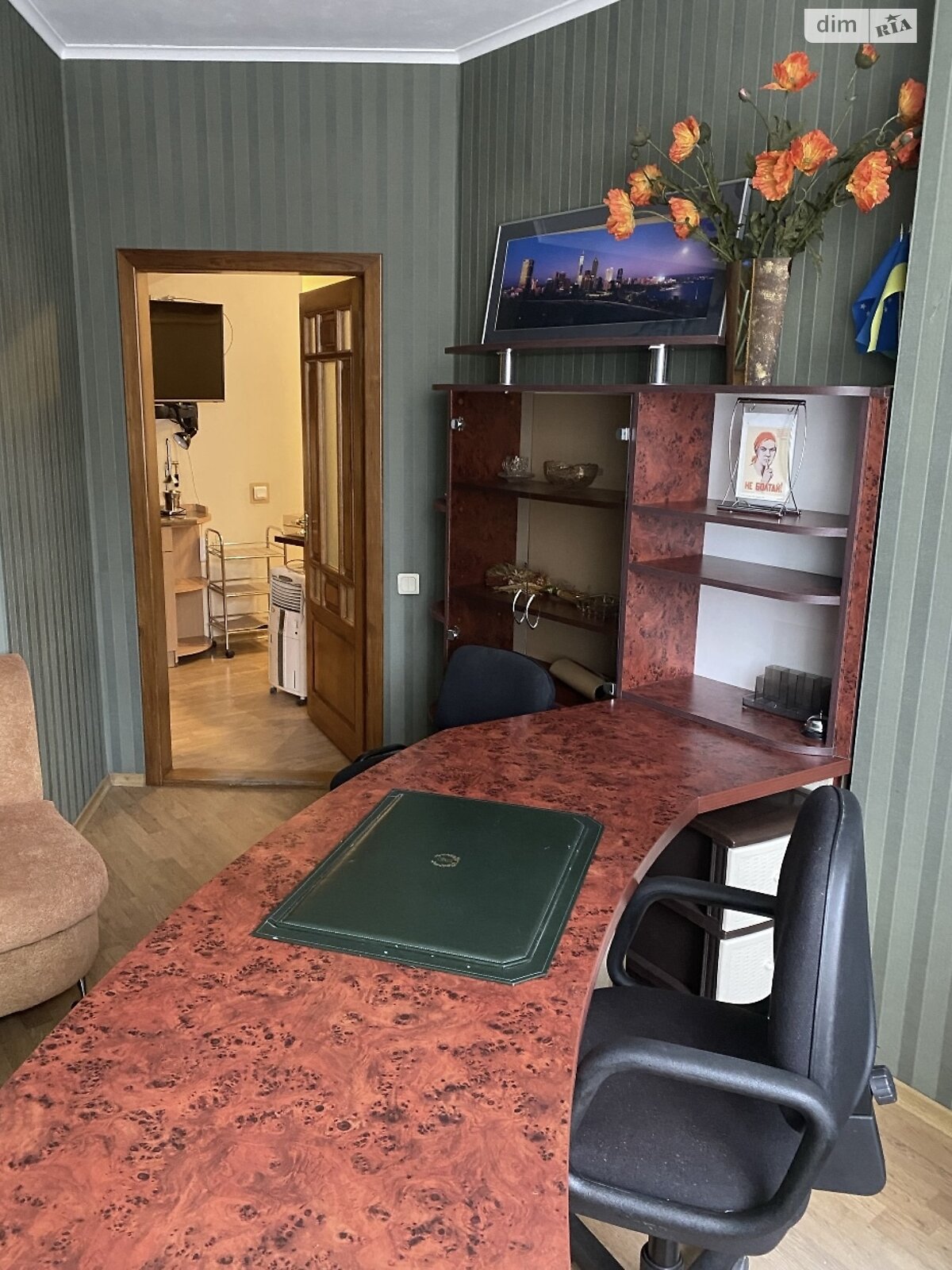 Аренда офисного помещения в Харькове, Павловский майдан 5, помещений - 3, этаж - 2 фото 1 Аренда офисного помещения в Харькове, Павловский майдан 5, помещений - 3, этаж - 2 фото 1