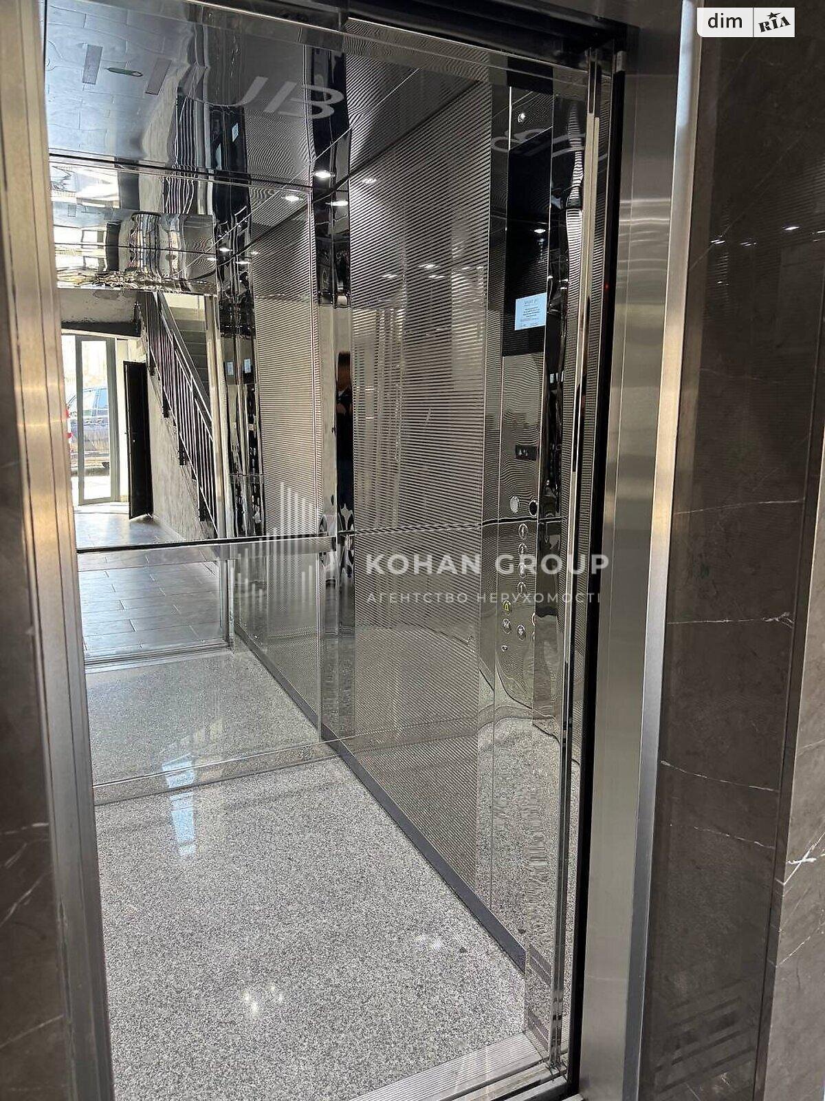 Аренда офисного помещения в Хмельницком, Князя Святослава Храброго (Толстого Льва) улица 5, помещений - 1, этаж - 4 фото 1 Аренда офисного помещения в Хмельницком, Князя Святослава Храброго (Толстого Льва) улица 5, помещений - 1, этаж - 4 фото 1