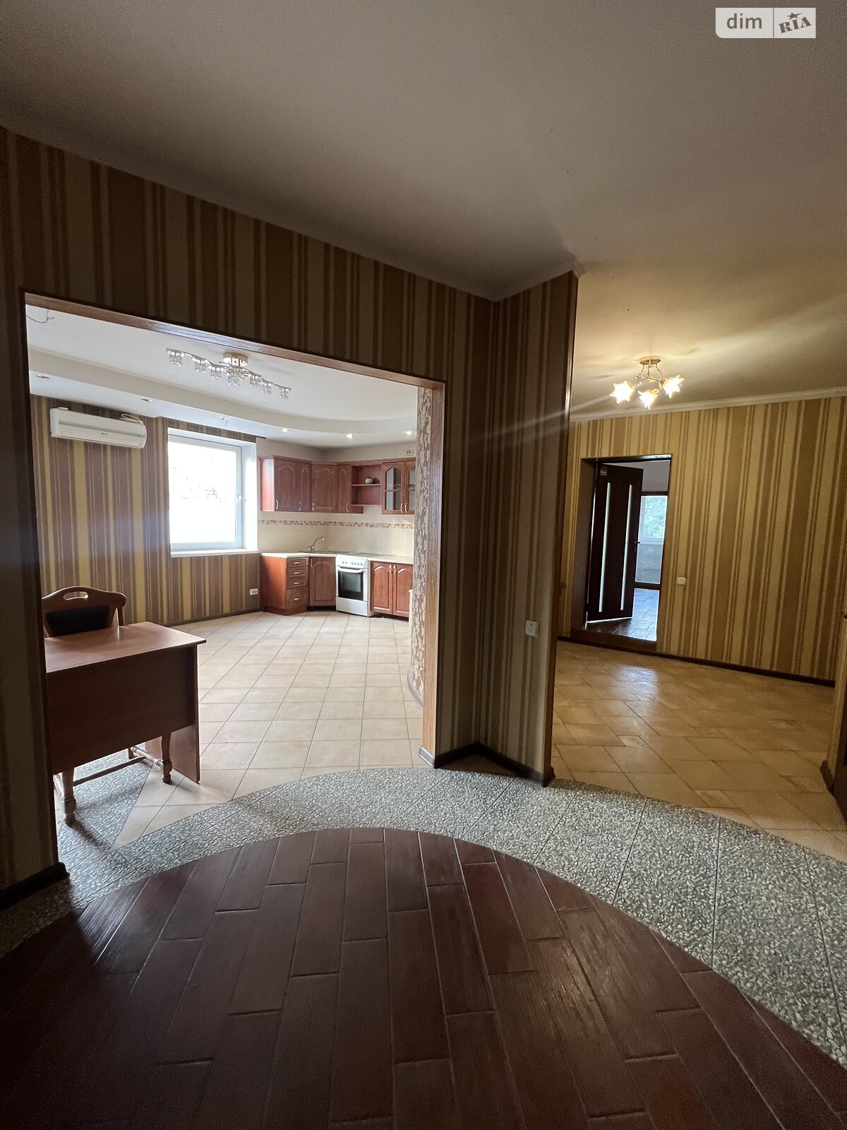 Оренда офісного приміщення в Хмельницькому, Залізняка Максима вулиця 4/2, приміщень - 10, поверх - 2 фото 1 Оренда офісного приміщення в Хмельницькому, Залізняка Максима вулиця 4/2, приміщень - 10, поверх - 2 фото 1