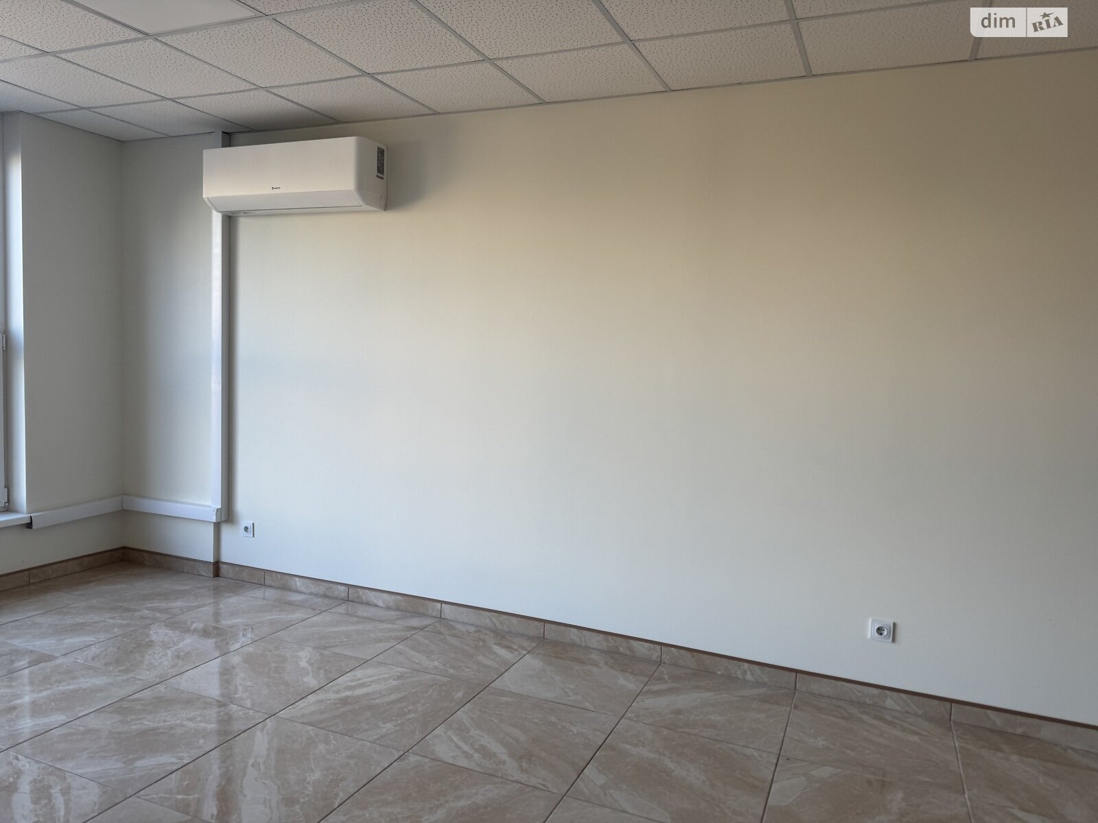 Оренда офісного приміщення в Хмельницькому, Подільська вулиця, приміщень - 1, поверх - 3 фото 1 Оренда офісного приміщення в Хмельницькому, Подільська вулиця, приміщень - 1, поверх - 3 фото 1