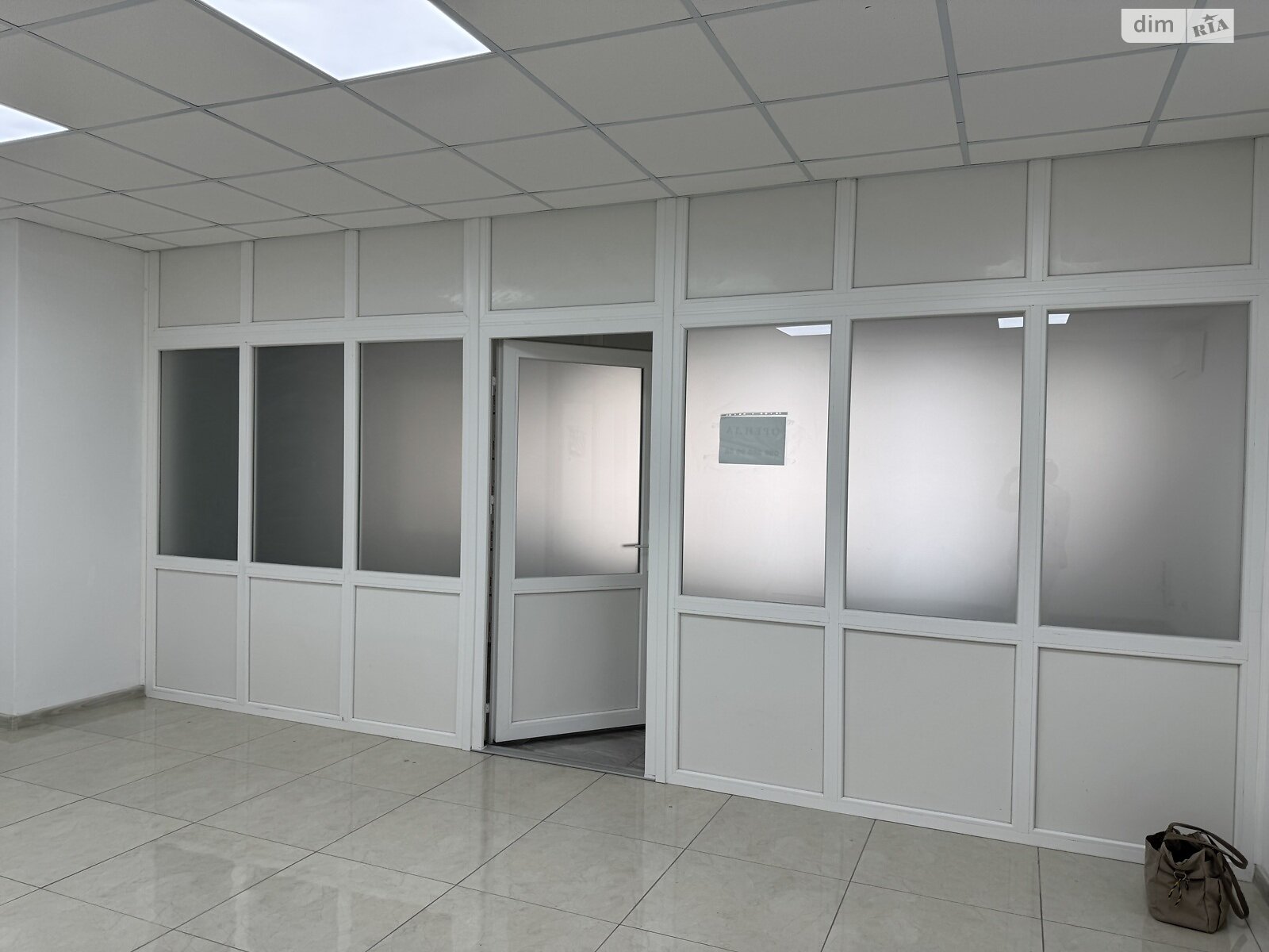 Оренда офісного приміщення в Хмельницькому, Подільська вулиця, приміщень - 1, поверх - 3 фото 1 Оренда офісного приміщення в Хмельницькому, Подільська вулиця, приміщень - 1, поверх - 3 фото 1