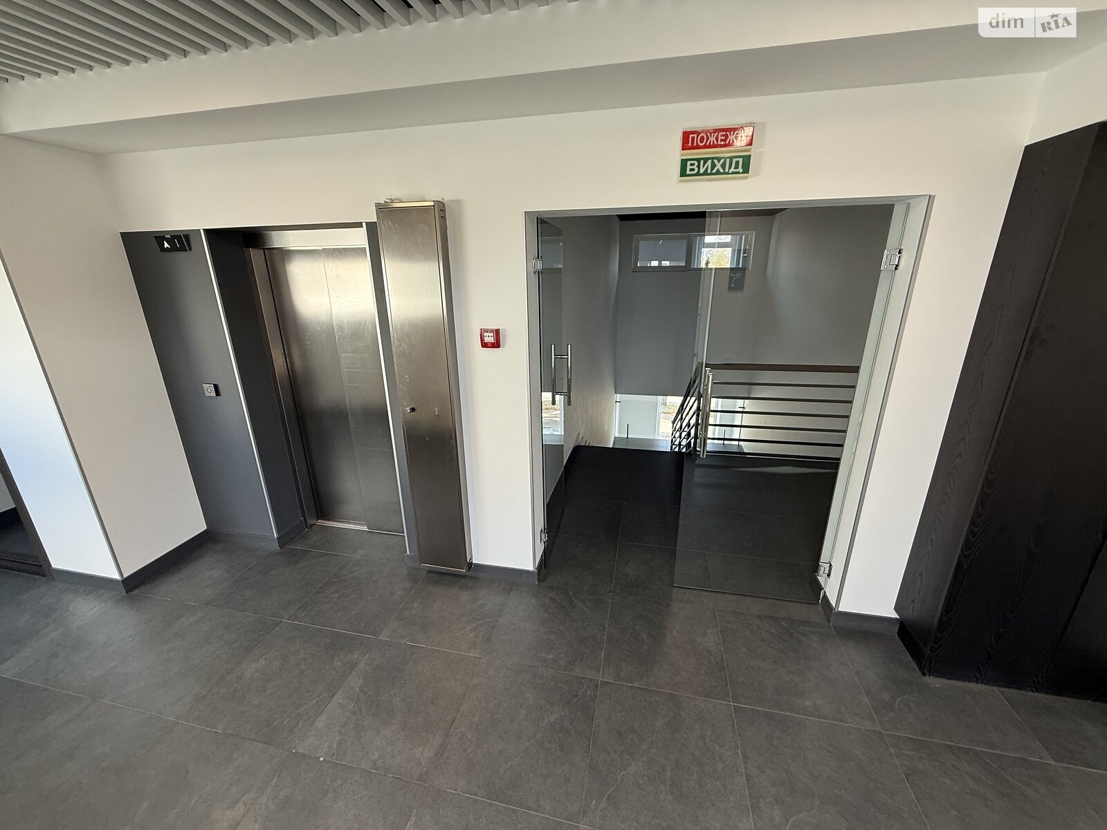 Аренда офисного помещения в Хмельницком, Прибугская улица 13, помещений - 20, этаж - 3 фото 1 Аренда офисного помещения в Хмельницком, Прибугская улица 13, помещений - 20, этаж - 3 фото 1