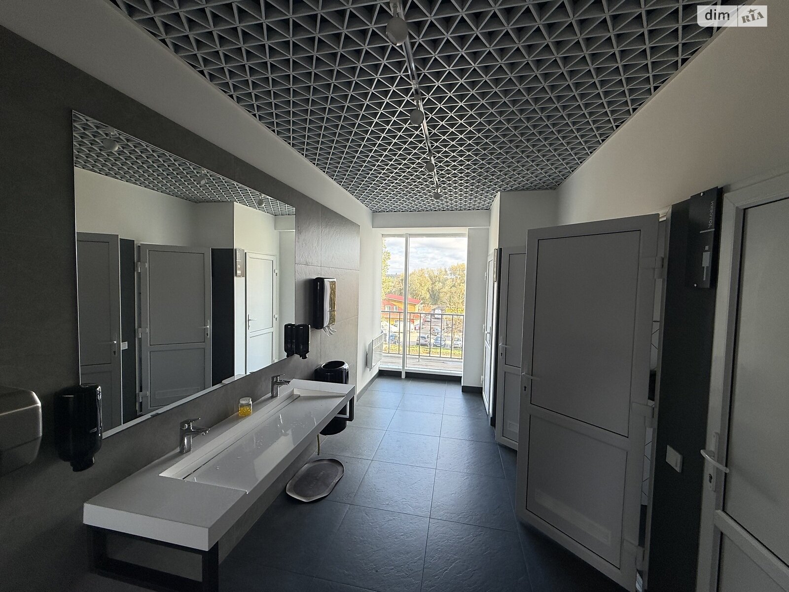 Аренда офисного помещения в Хмельницком, Прибугская улица 13, помещений - 20, этаж - 3 фото 1 Аренда офисного помещения в Хмельницком, Прибугская улица 13, помещений - 20, этаж - 3 фото 1