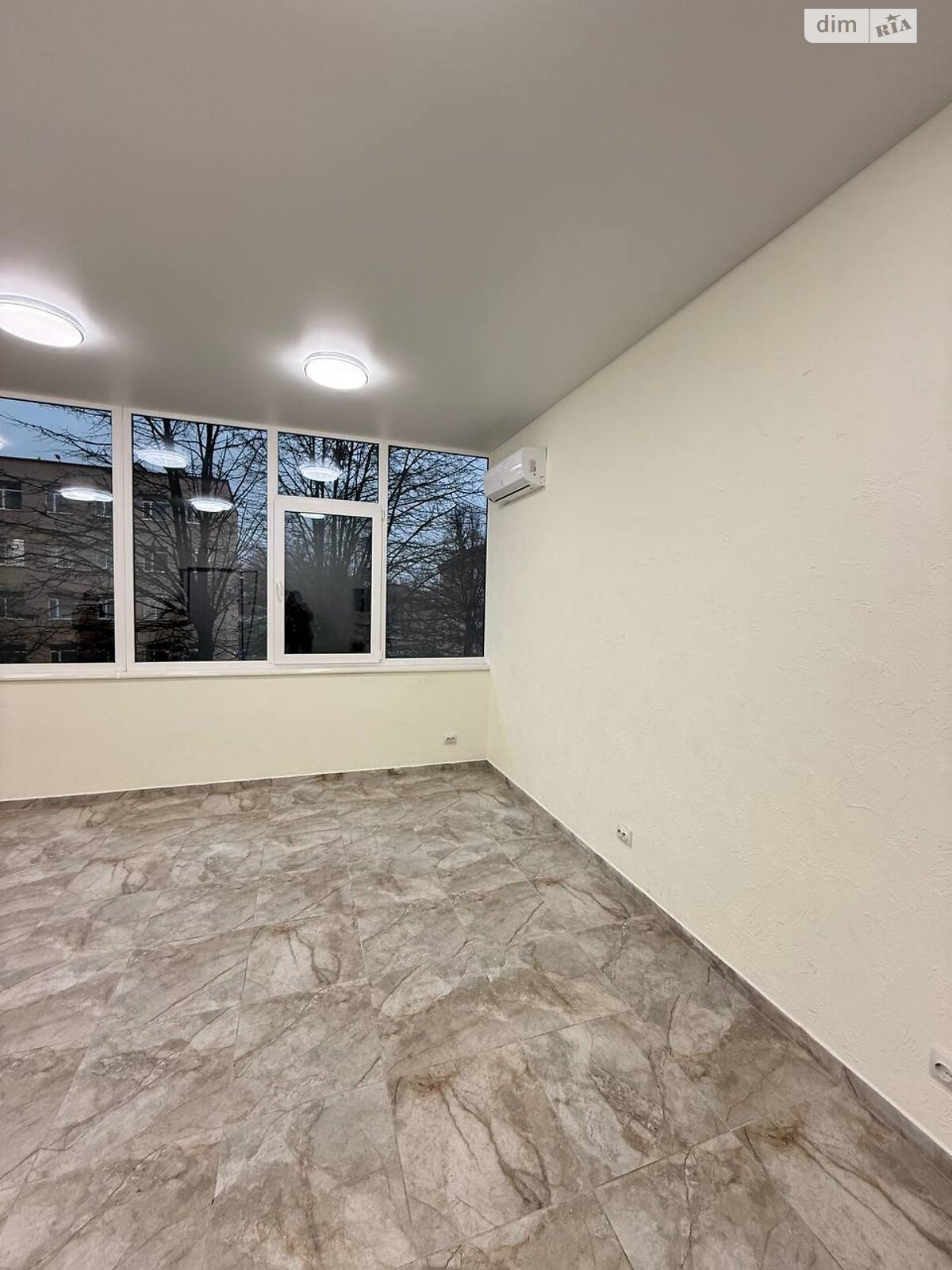 Оренда офісного приміщення в Хмельницькому, Проскурівська вулиця 74А, приміщень - 1, поверх - 3 фото 1