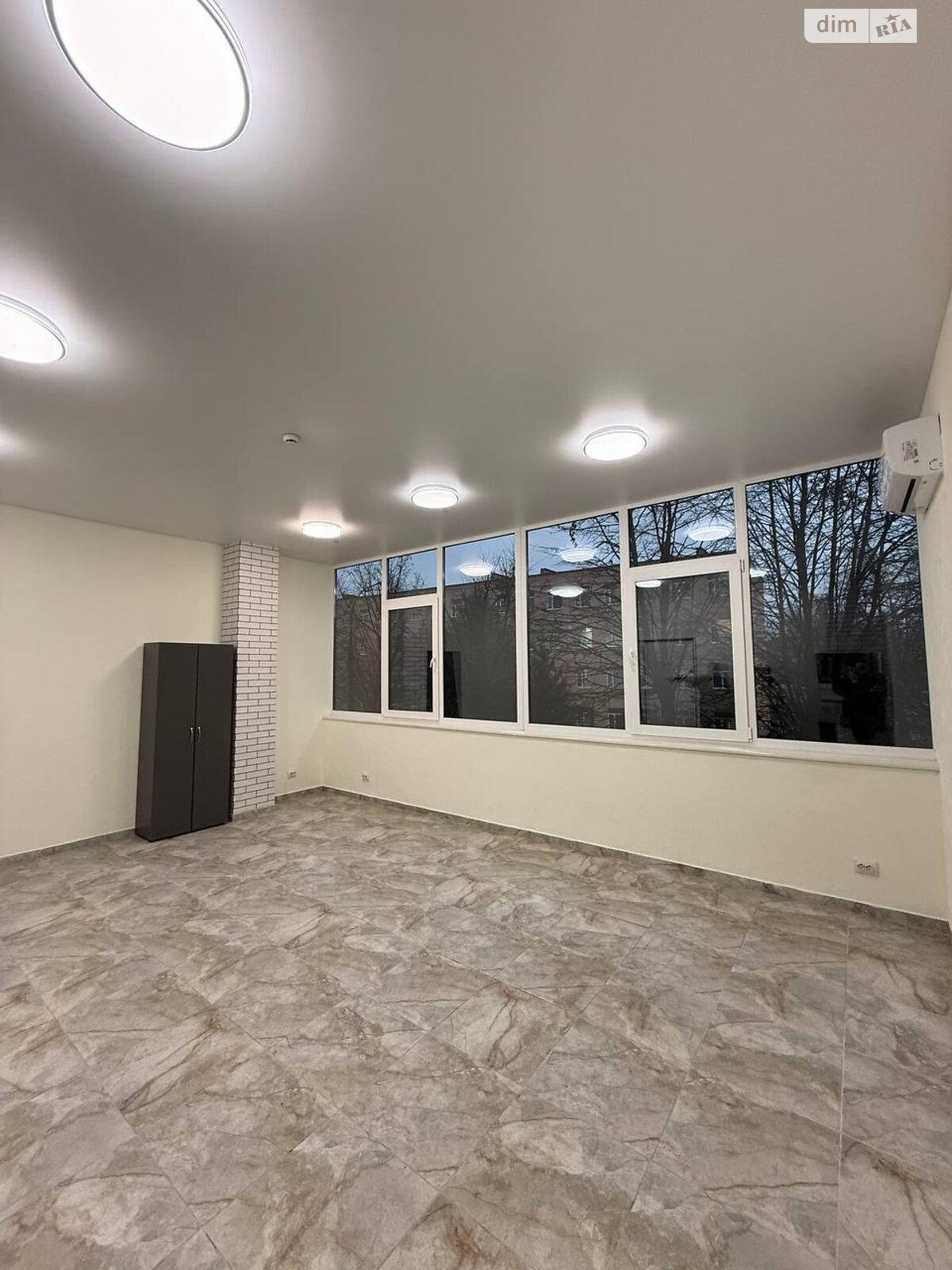 Оренда офісного приміщення в Хмельницькому, Проскурівська вулиця 74А, приміщень - 1, поверх - 3 фото 1