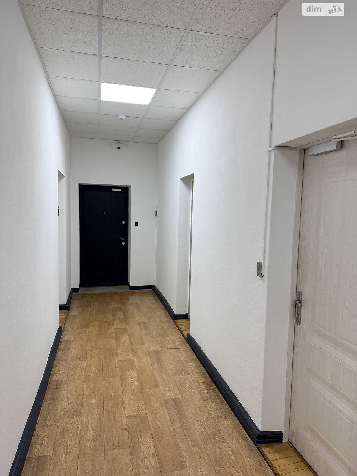Аренда офисного помещения в Хмельницком, Проскуровская улица 13, помещений - 1, этаж - 3 фото 1 Аренда офисного помещения в Хмельницком, Проскуровская улица 13, помещений - 1, этаж - 3 фото 1