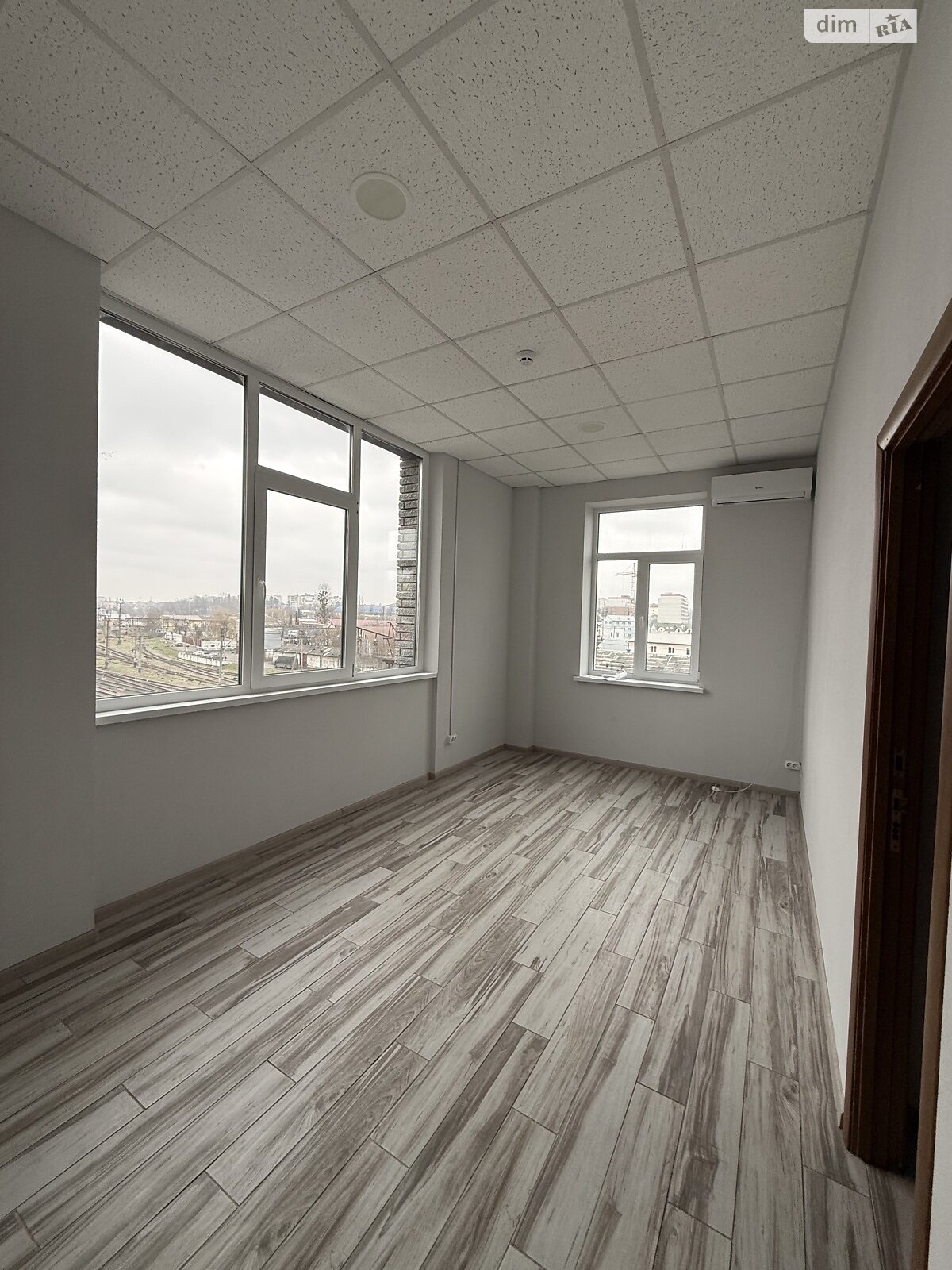 Аренда офисного помещения в Хмельницком, Проскуровская улица 74А, помещений - 2, этаж - 6 фото 1 Аренда офисного помещения в Хмельницком, Проскуровская улица 74А, помещений - 2, этаж - 6 фото 1