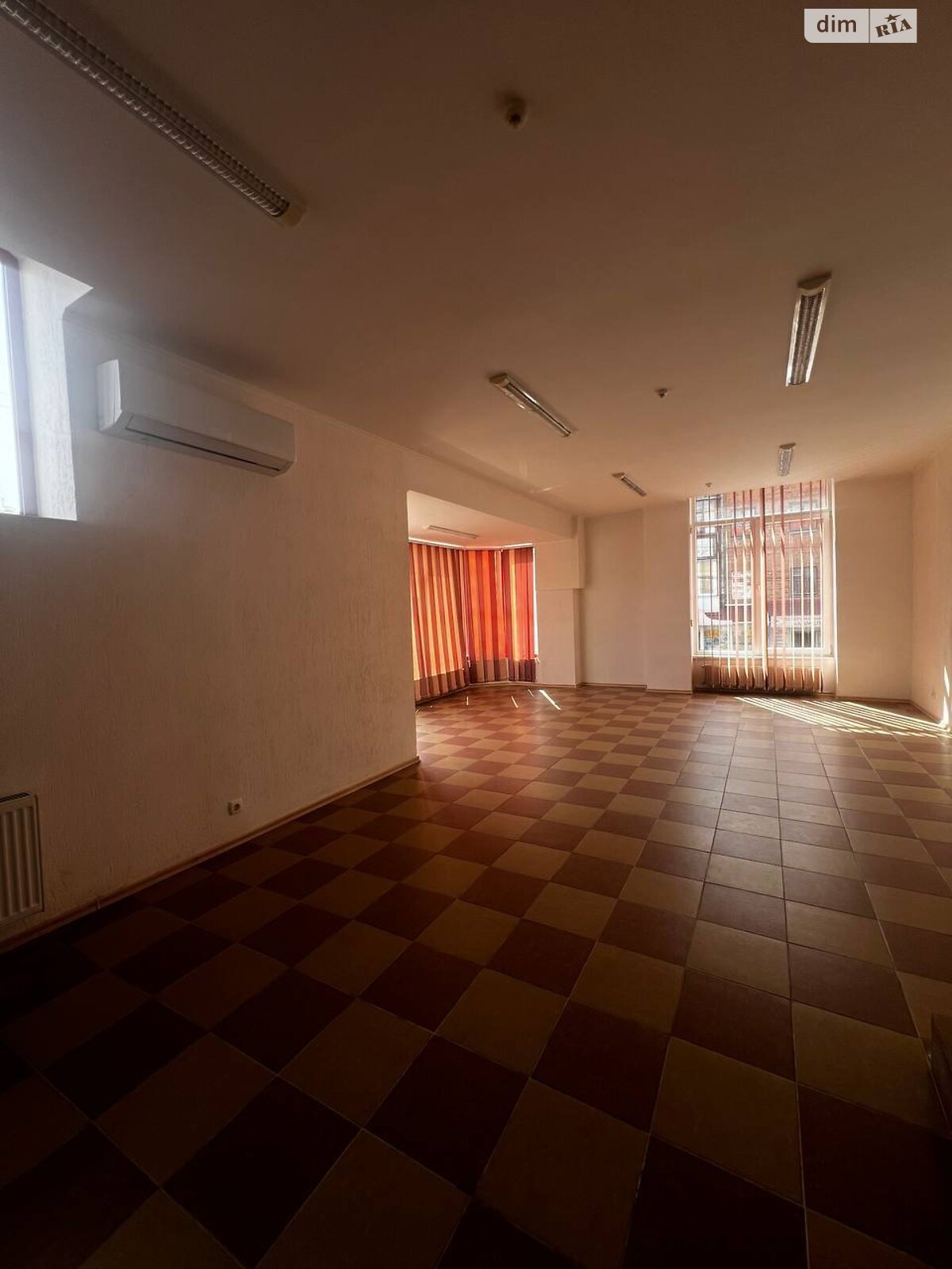 Аренда офисного помещения в Хмельницком, Соборная улица 11, помещений - 1, этаж - 2 фото 1