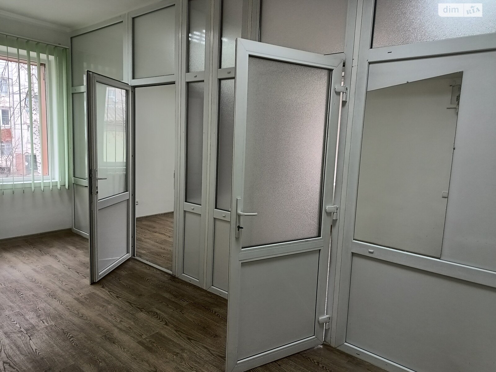Оренда офісного приміщення в Хмельницькому, Зарічанська вулиця, приміщень - 3, поверх - 2 фото 1 Оренда офісного приміщення в Хмельницькому, Зарічанська вулиця, приміщень - 3, поверх - 2 фото 1
