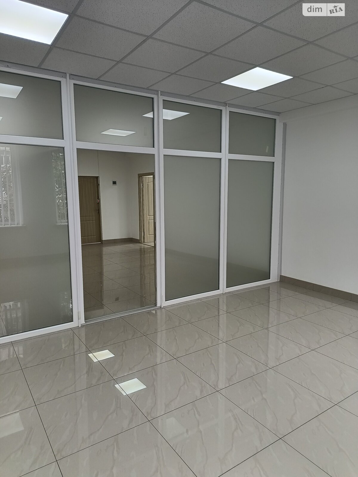 Аренда офисного помещения в Хмельницком, Заречанская улица 34, помещений - 5, этаж - 3 фото 1