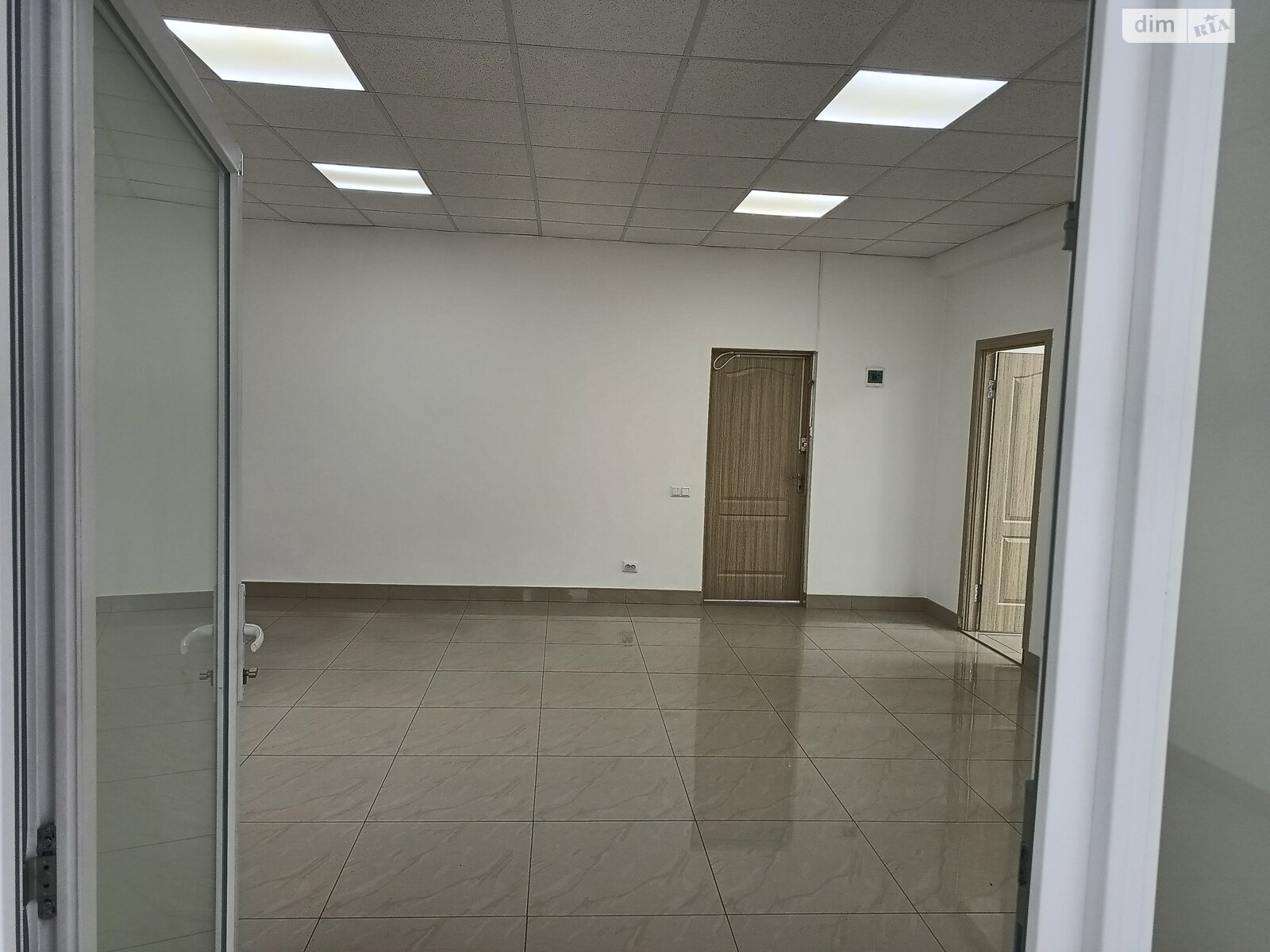 Аренда офисного помещения в Хмельницком, Заречанская улица 34, помещений - 5, этаж - 3 фото 1