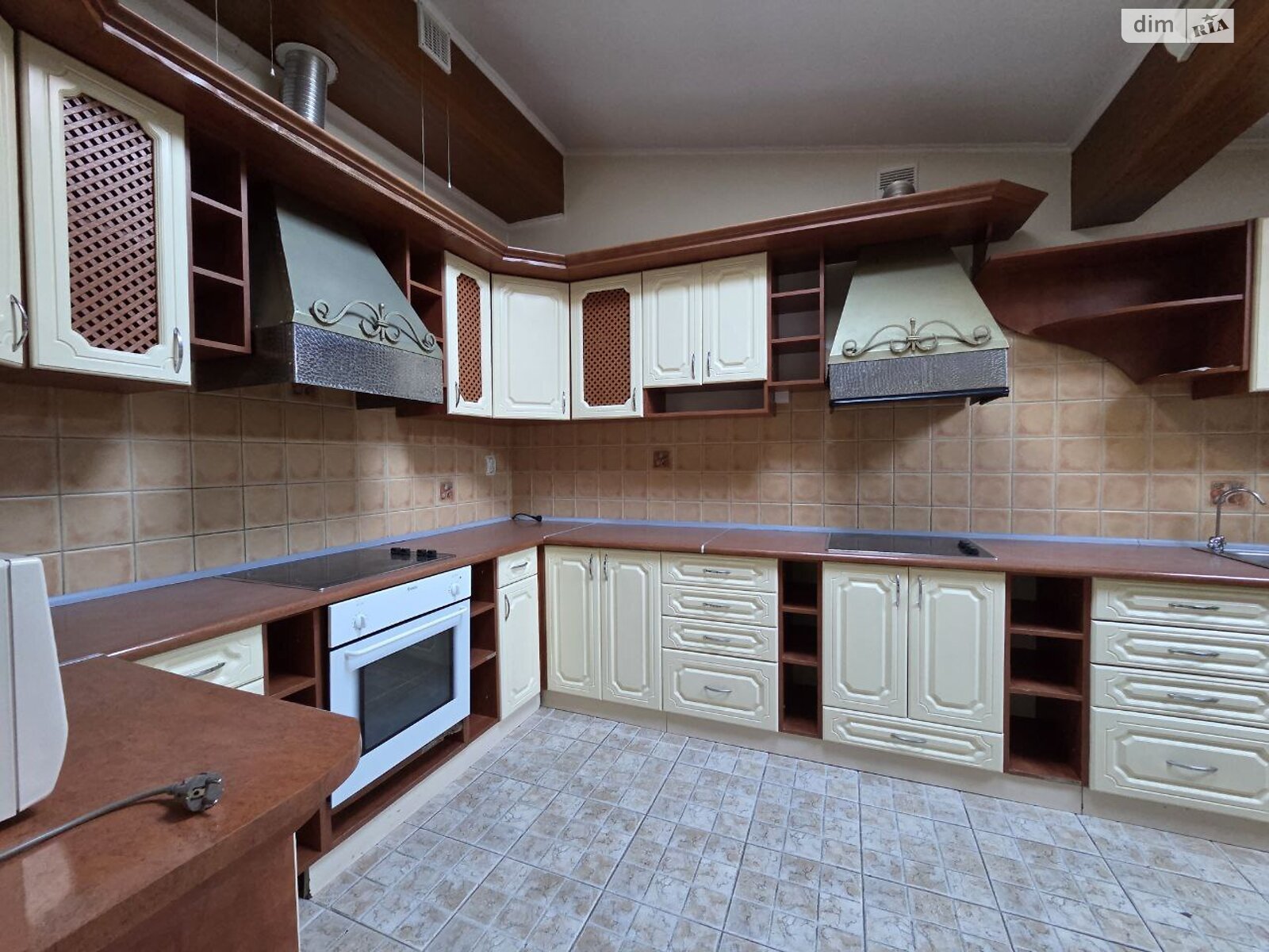 Аренда офисного помещения в Ивано-Франковске, Кардинала Любомира Гузара улица 34, помещений - 5, этаж - 5 фото 1