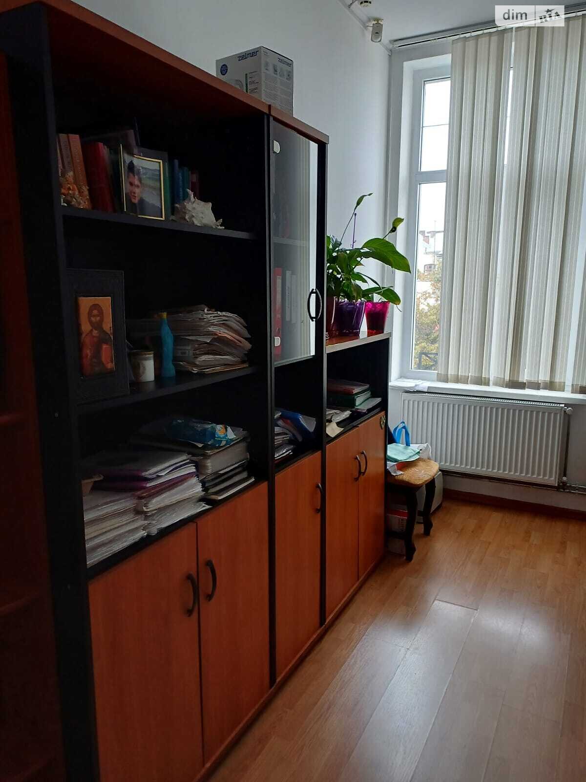 Оренда офісного приміщення в Івано-Франківську, Незалежності вулиця 4, приміщень - 3, поверх - 4 фото 1 Оренда офісного приміщення в Івано-Франківську, Незалежності вулиця 4, приміщень - 3, поверх - 4 фото 1