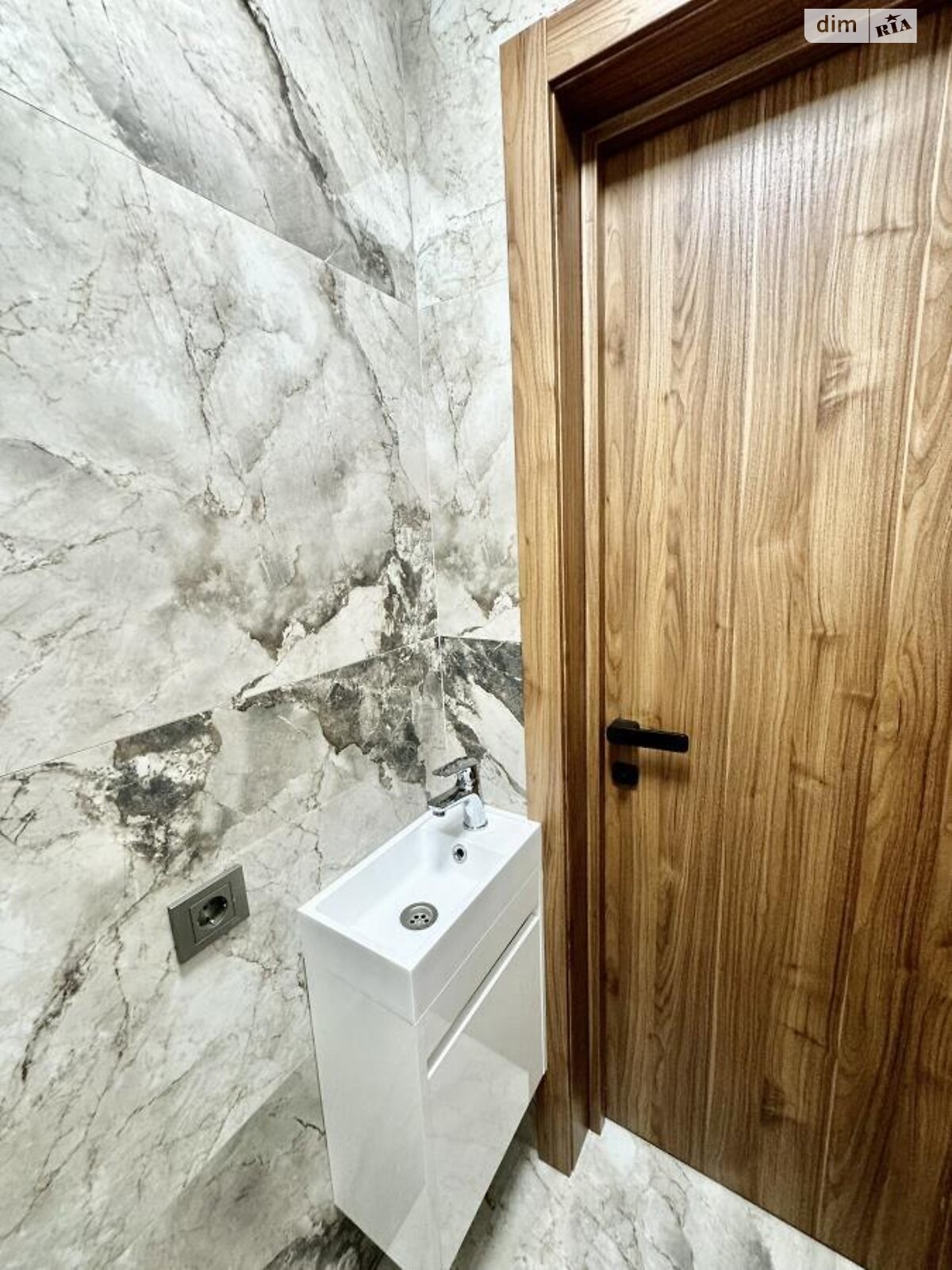 Аренда офисного помещения в Ивано-Франковске, Вагилевича улица, помещений - 1, этаж - 1 фото 1 Аренда офисного помещения в Ивано-Франковске, Вагилевича улица, помещений - 1, этаж - 1 фото 1