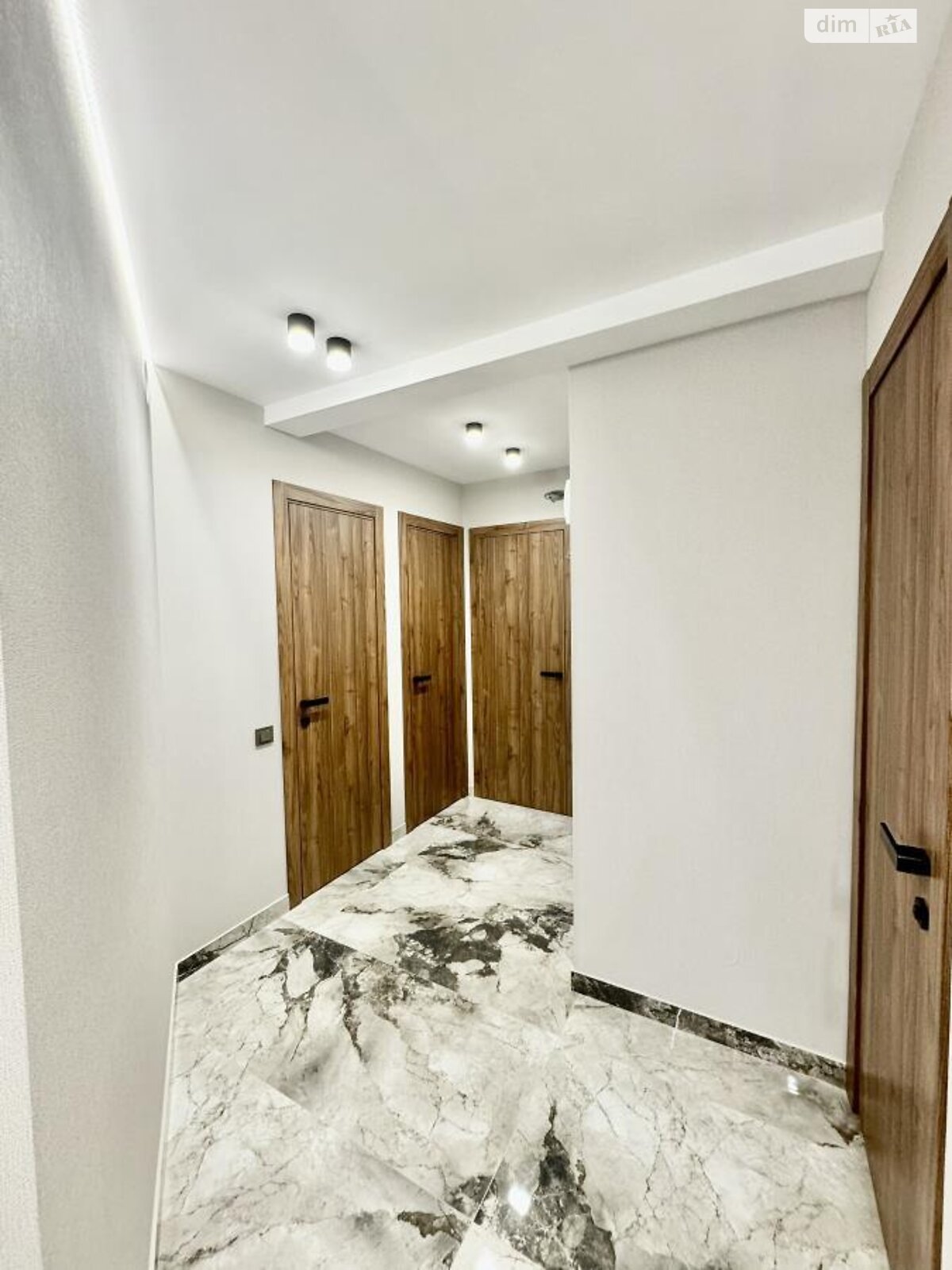 Аренда офисного помещения в Ивано-Франковске, Вагилевича улица, помещений - 1, этаж - 1 фото 1 Аренда офисного помещения в Ивано-Франковске, Вагилевича улица, помещений - 1, этаж - 1 фото 1