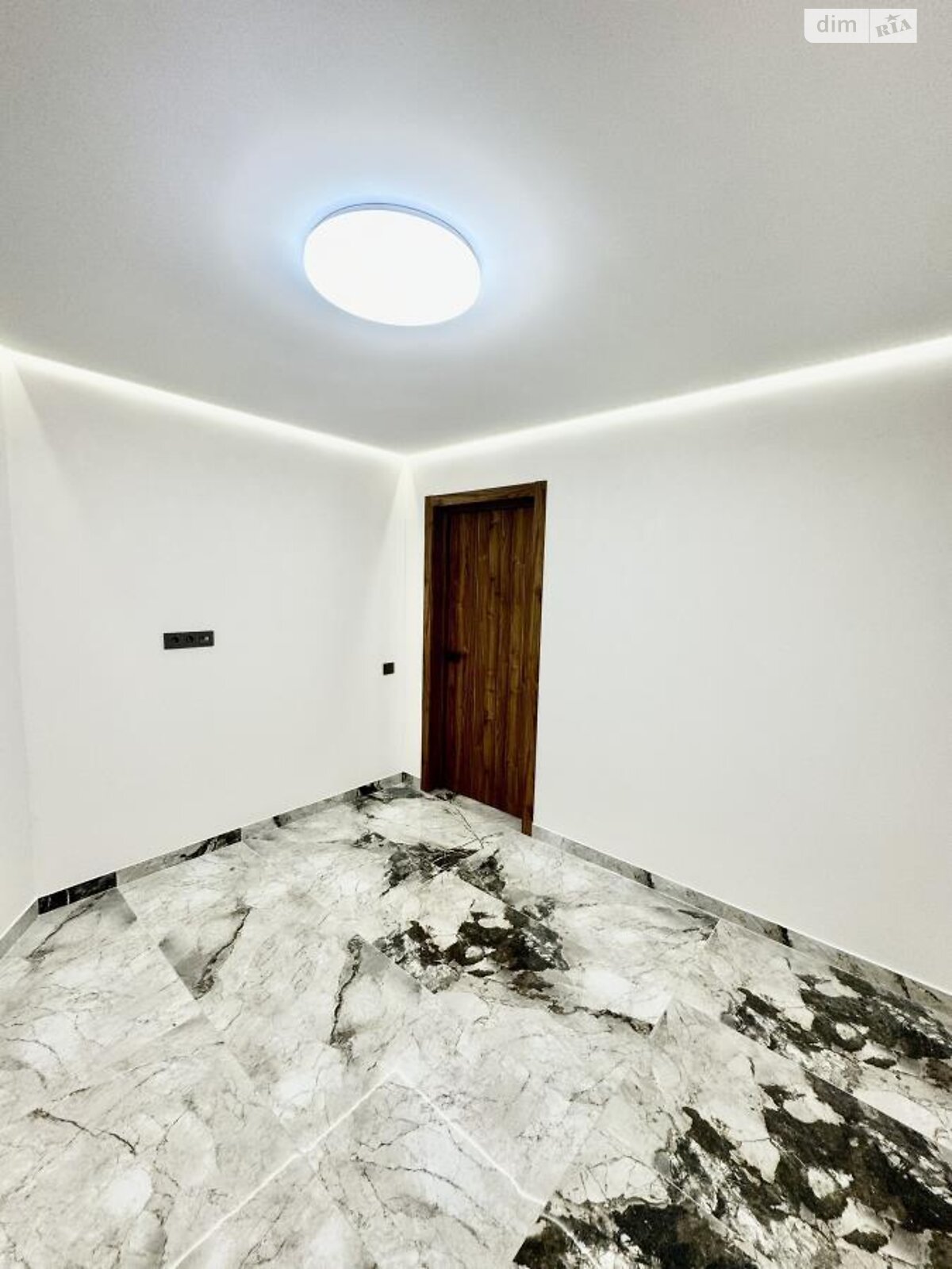 Аренда офисного помещения в Ивано-Франковске, Вагилевича улица, помещений - 1, этаж - 1 фото 1 Аренда офисного помещения в Ивано-Франковске, Вагилевича улица, помещений - 1, этаж - 1 фото 1