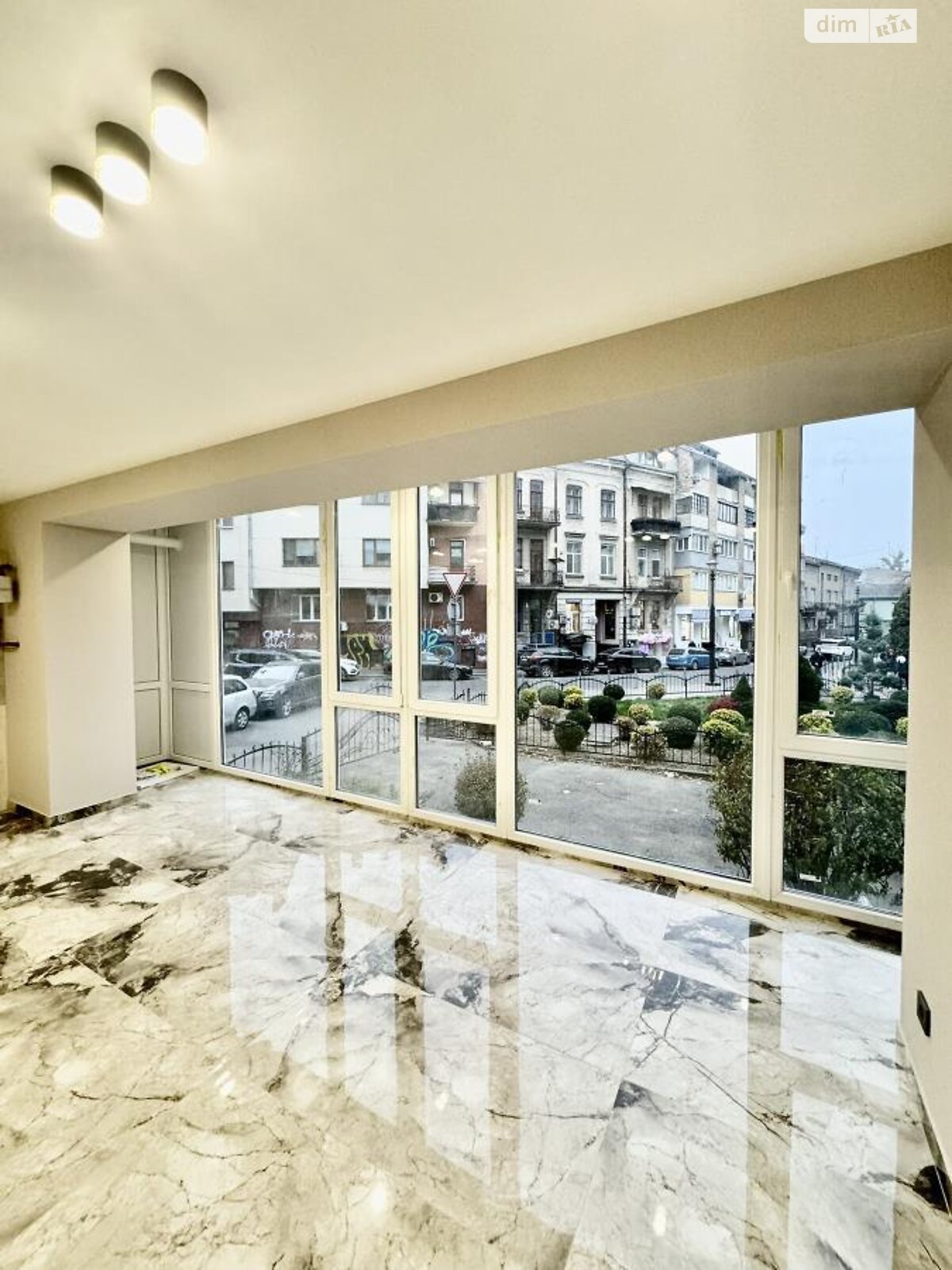 Аренда офисного помещения в Ивано-Франковске, Вагилевича улица, помещений - 1, этаж - 1 фото 1 Аренда офисного помещения в Ивано-Франковске, Вагилевича улица, помещений - 1, этаж - 1 фото 1