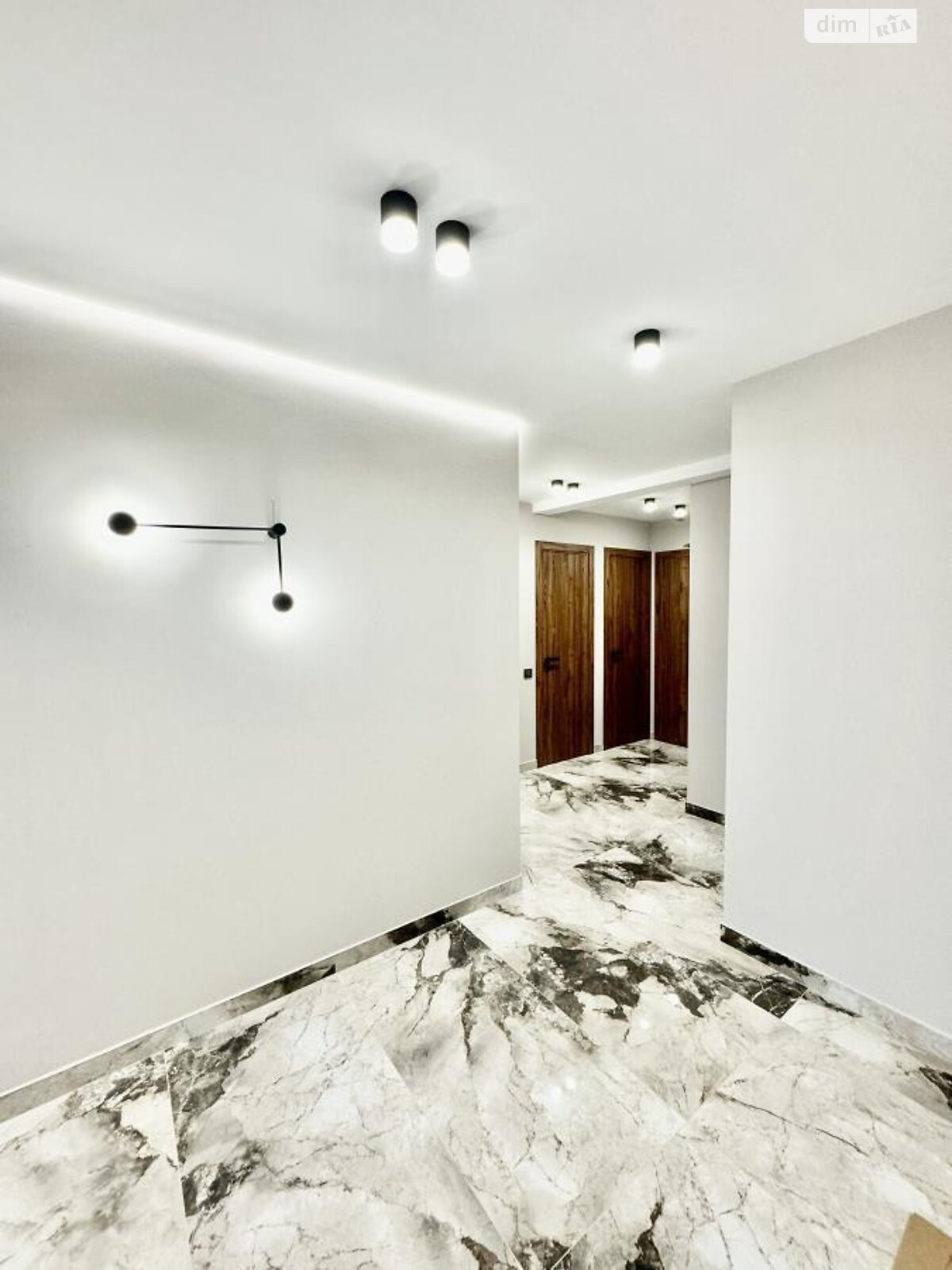 Аренда офисного помещения в Ивано-Франковске, Вагилевича улица, помещений - 1, этаж - 1 фото 1 Аренда офисного помещения в Ивано-Франковске, Вагилевича улица, помещений - 1, этаж - 1 фото 1