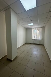 Аренда офисного помещения в Ивано-Франковске, Василиянок улица 12, помещений - 1, этаж - 2 фото 2