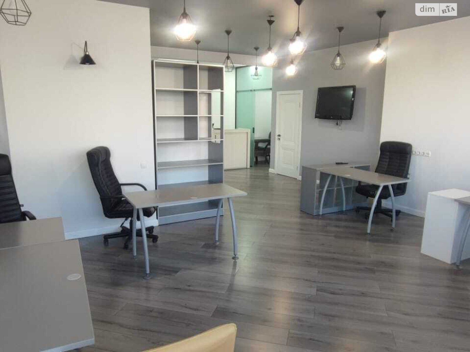 Аренда офисного помещения в Киеве, Павла Тычины проспект 18Б, помещений - 4, этаж - 3 фото 1 Аренда офисного помещения в Киеве, Павла Тычины проспект 18Б, помещений - 4, этаж - 3 фото 1