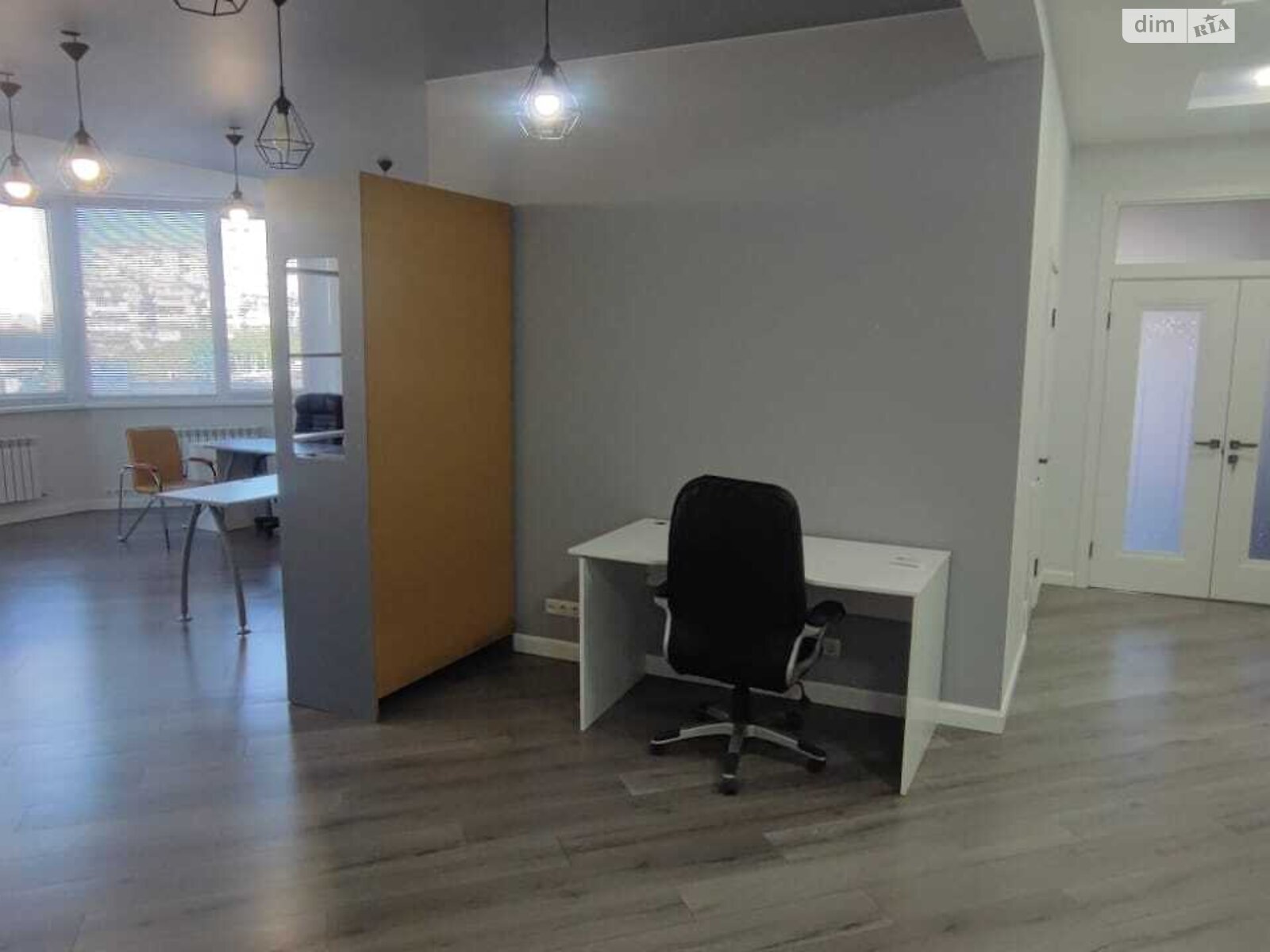 Аренда офисного помещения в Киеве, Павла Тычины проспект 18Б, помещений - 4, этаж - 3 фото 1 Аренда офисного помещения в Киеве, Павла Тычины проспект 18Б, помещений - 4, этаж - 3 фото 1