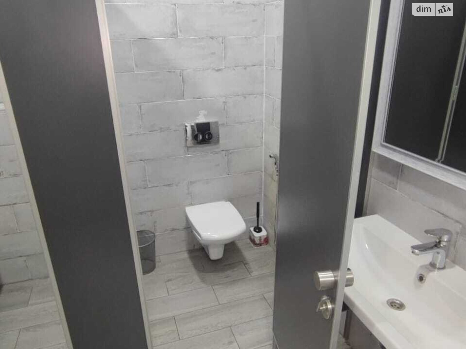 Аренда офисного помещения в Киеве, Павла Тычины проспект 18Б, помещений - 4, этаж - 3 фото 1 Аренда офисного помещения в Киеве, Павла Тычины проспект 18Б, помещений - 4, этаж - 3 фото 1