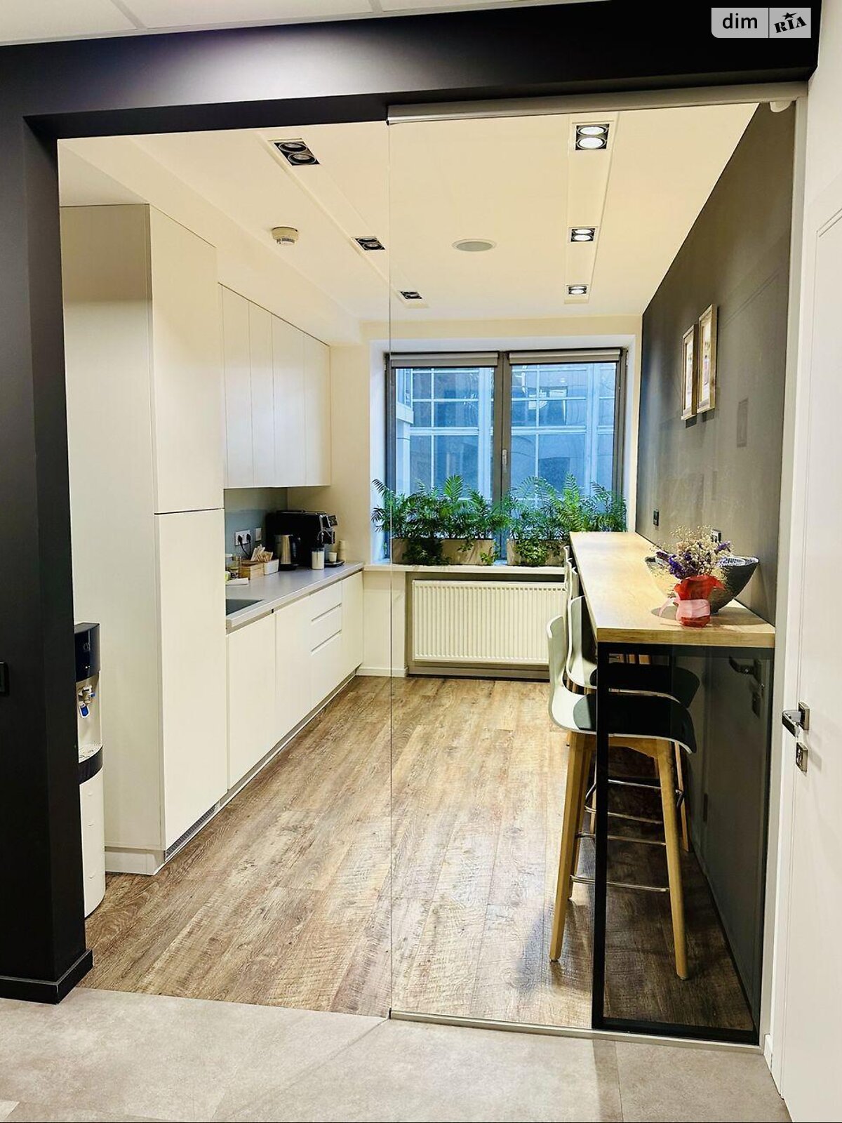 Оренда офісного приміщення в Києві, Спортивна площа 3В, приміщень - 8, поверх - 3 фото 1