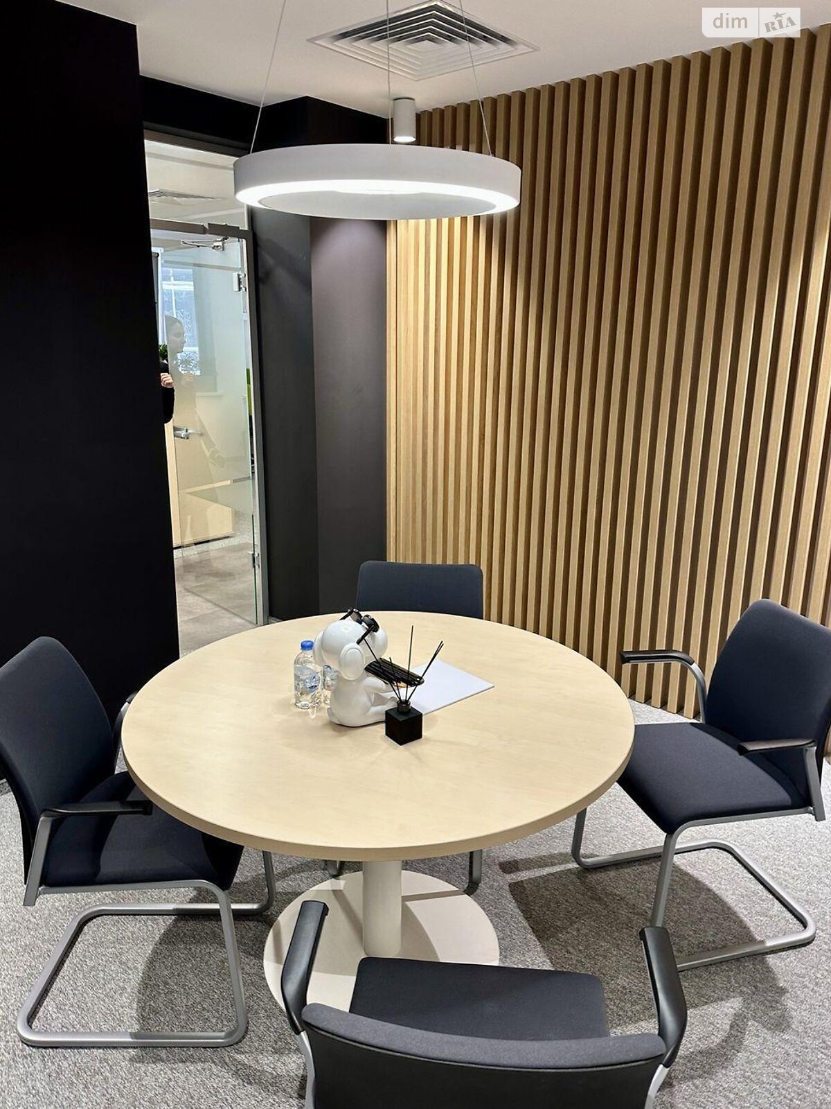 Оренда офісного приміщення в Києві, Спортивна площа 3В, приміщень - 8, поверх - 3 фото 1