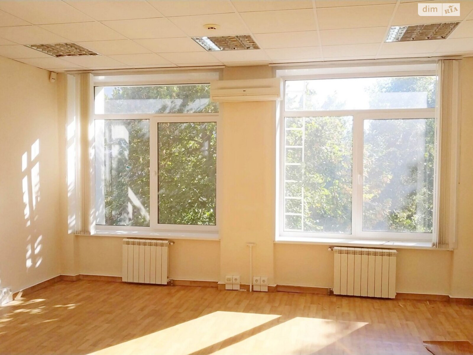 Аренда офисного помещения в Киеве, Мартовская улица, помещений - 1, этаж - 3 фото 1 Аренда офисного помещения в Киеве, Мартовская улица, помещений - 1, этаж - 3 фото 1