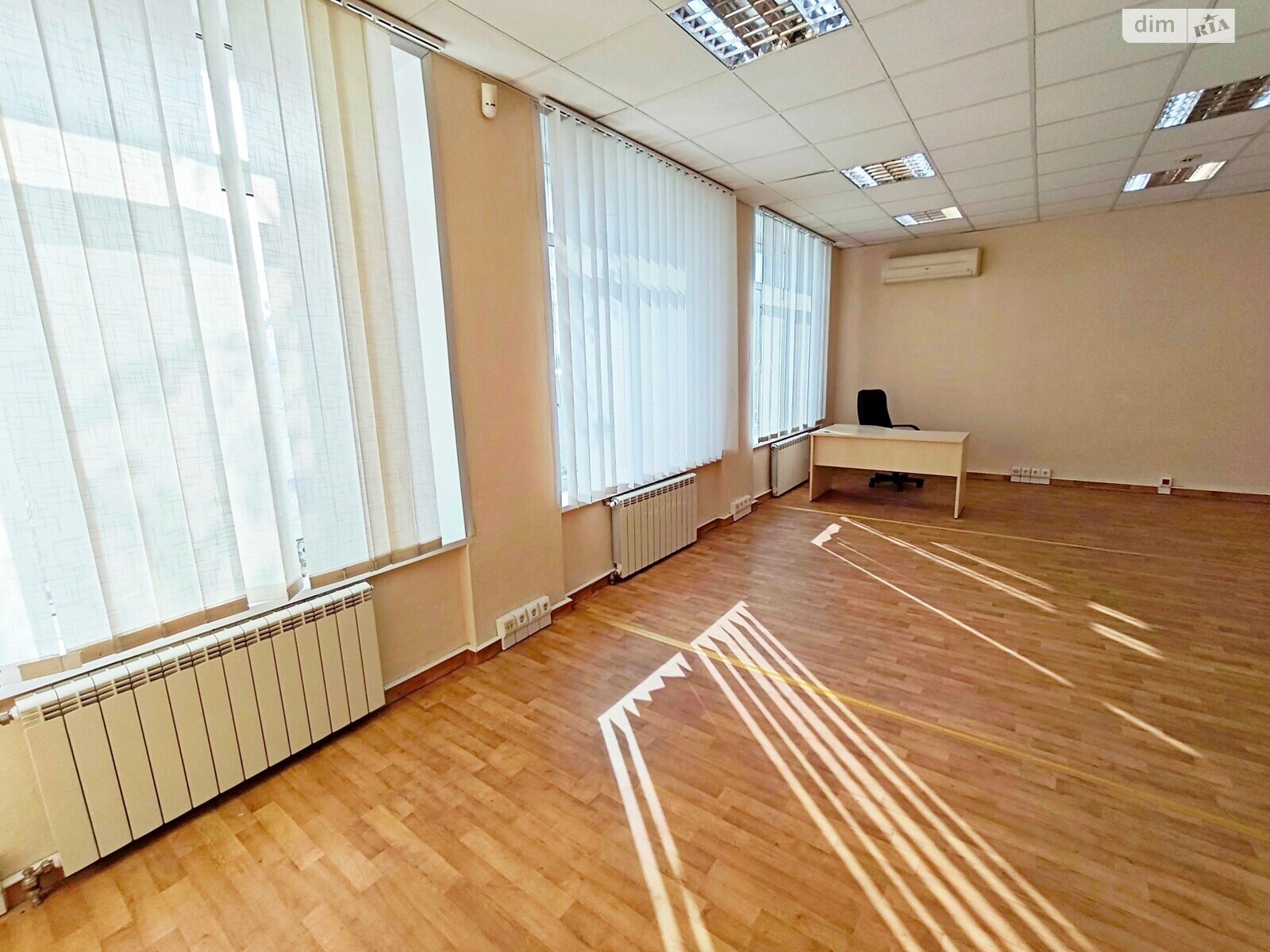 Оренда офісного приміщення в Києві, Березнева вулиця, приміщень - 1, поверх - 3 фото 1 Оренда офісного приміщення в Києві, Березнева вулиця, приміщень - 1, поверх - 3 фото 1