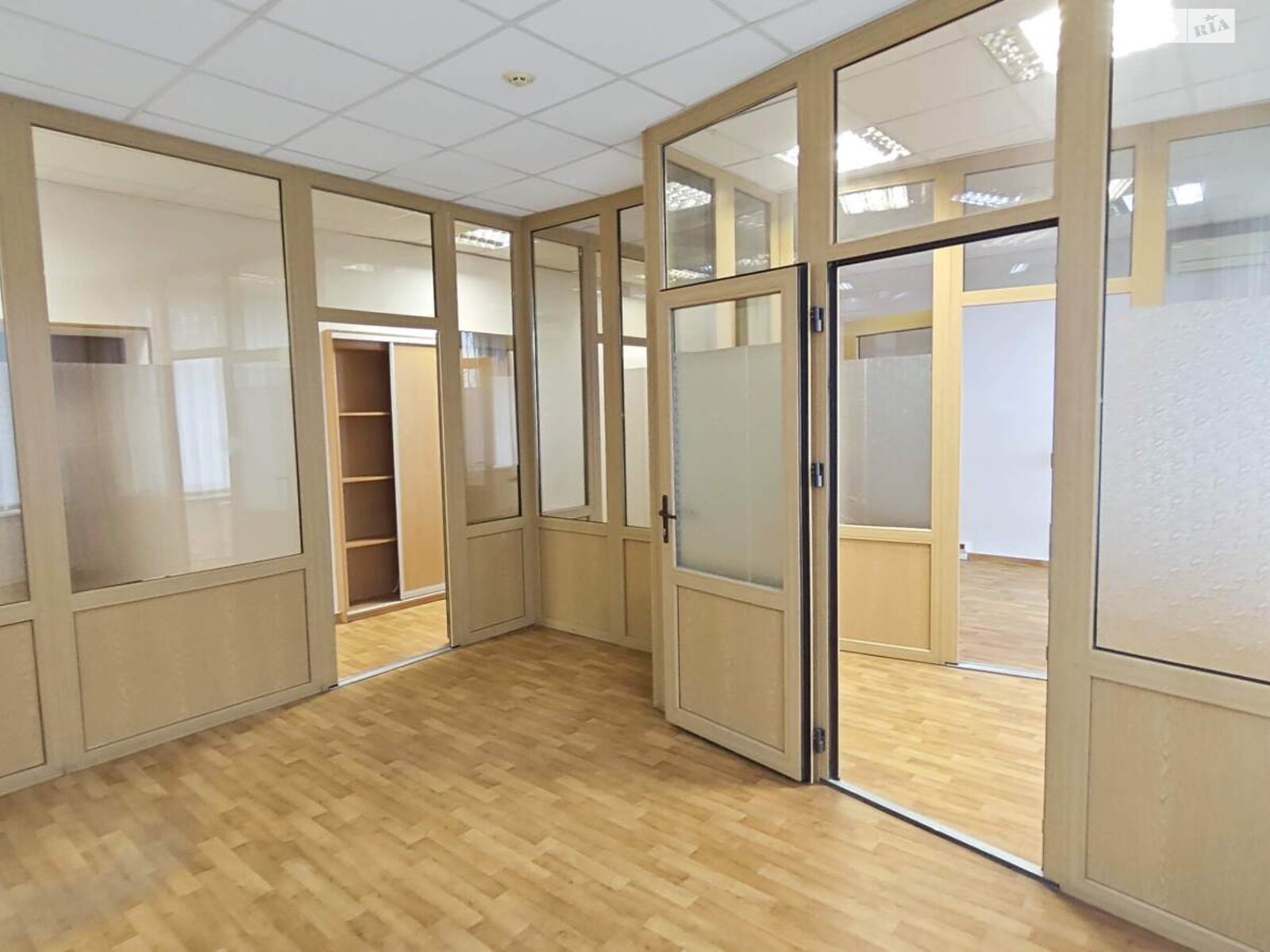 Оренда офісного приміщення в Києві, Березнева вулиця, приміщень - 4, поверх - 2 фото 1 Оренда офісного приміщення в Києві, Березнева вулиця, приміщень - 4, поверх - 2 фото 1