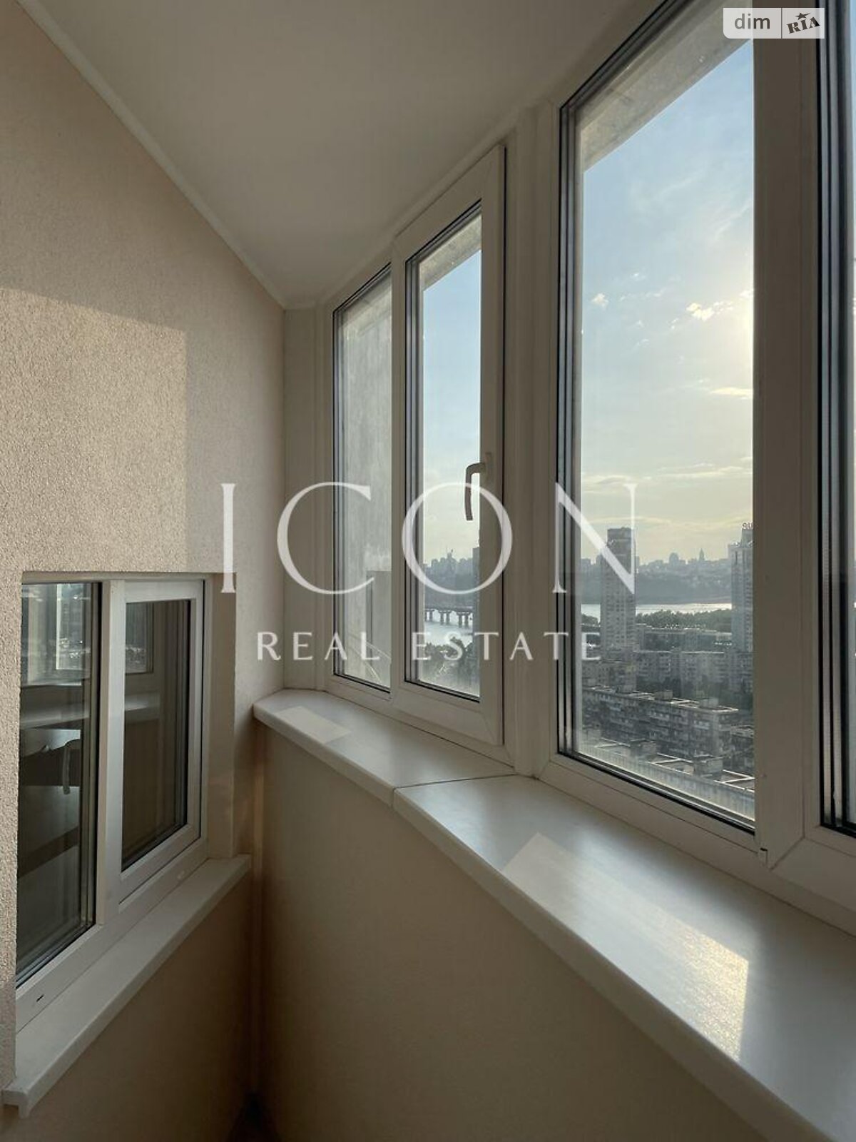 Аренда офисного помещения в Киеве, Павла Тычины проспект 18Б, помещений - 1, этаж - 25 фото 1 Аренда офисного помещения в Киеве, Павла Тычины проспект 18Б, помещений - 1, этаж - 25 фото 1