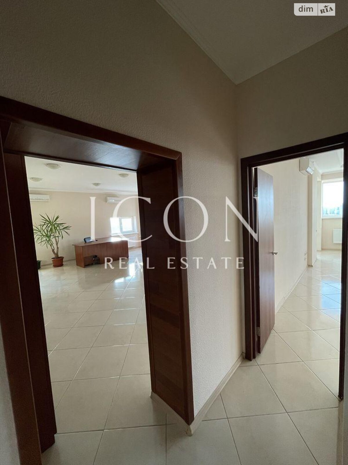 Аренда офисного помещения в Киеве, Павла Тычины проспект 18Б, помещений - 1, этаж - 25 фото 1 Аренда офисного помещения в Киеве, Павла Тычины проспект 18Б, помещений - 1, этаж - 25 фото 1