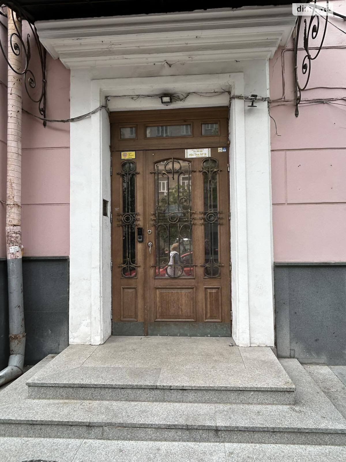 Аренда офисного помещения в Киеве, Антоновича (Горького) улица 4/6, помещений -, этаж - 1 фото 1 Аренда офисного помещения в Киеве, Антоновича (Горького) улица 4/6, помещений -, этаж - 1 фото 1