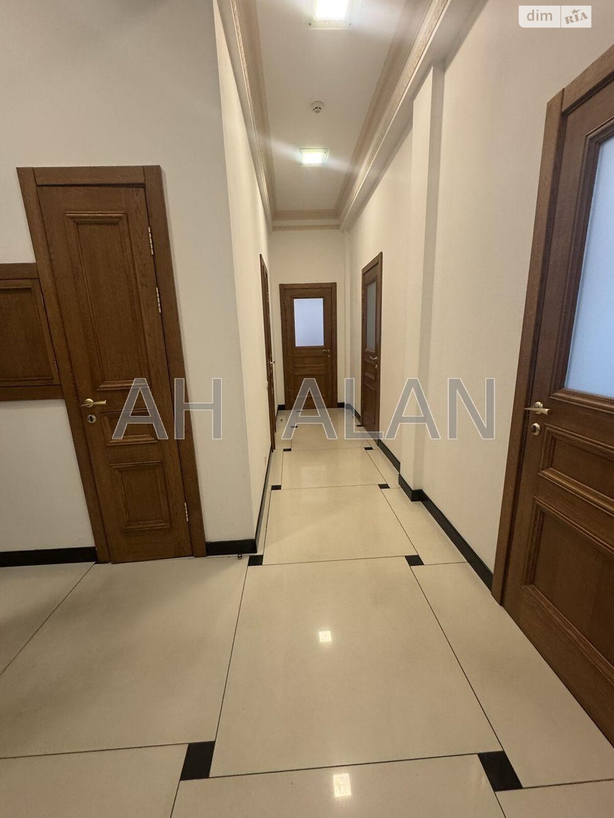 Аренда офисного помещения в Киеве, Жилянская улица, помещений - 22, этаж - 1 фото 1 Аренда офисного помещения в Киеве, Жилянская улица, помещений - 22, этаж - 1 фото 1