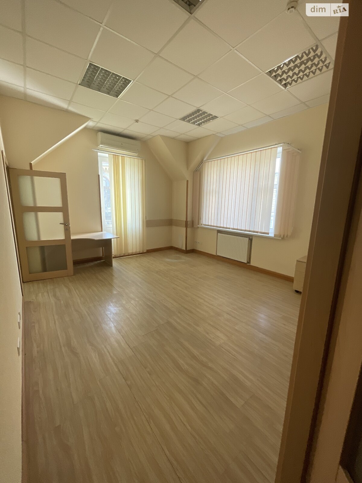 Оренда офісного приміщення в Києві, Саксаганського вулиця 67Б, приміщень - 40, поверх - 1 фото 1 Оренда офісного приміщення в Києві, Саксаганського вулиця 67Б, приміщень - 40, поверх - 1 фото 1