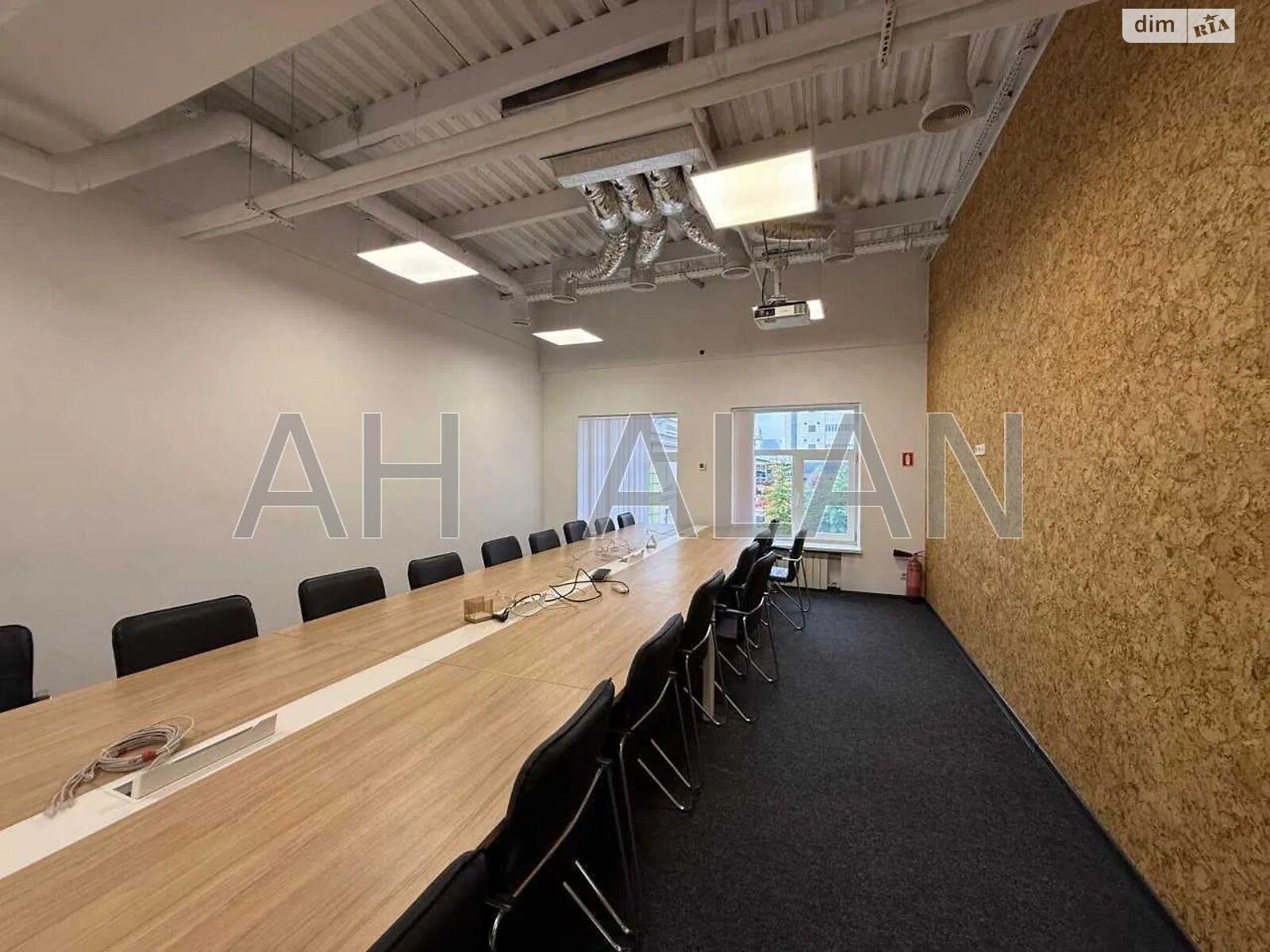 Аренда офисного помещения в Киеве, Семьи Праховых (Гайдара) улица, помещений - 9, этаж - 3 фото 1